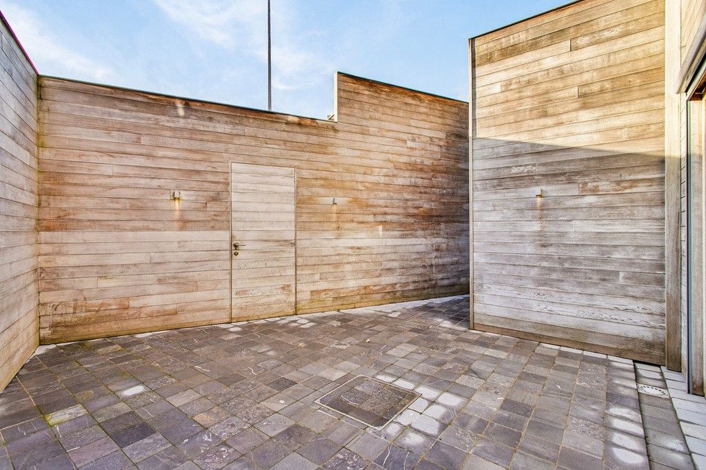 POPERINGE: Unieke woning met een perfecte balans tussen privéleven en professionele ambities - volledig gerenoveerd en instapklaar - met terrasje en dubbele garage op 111m² grondopp. foto 13