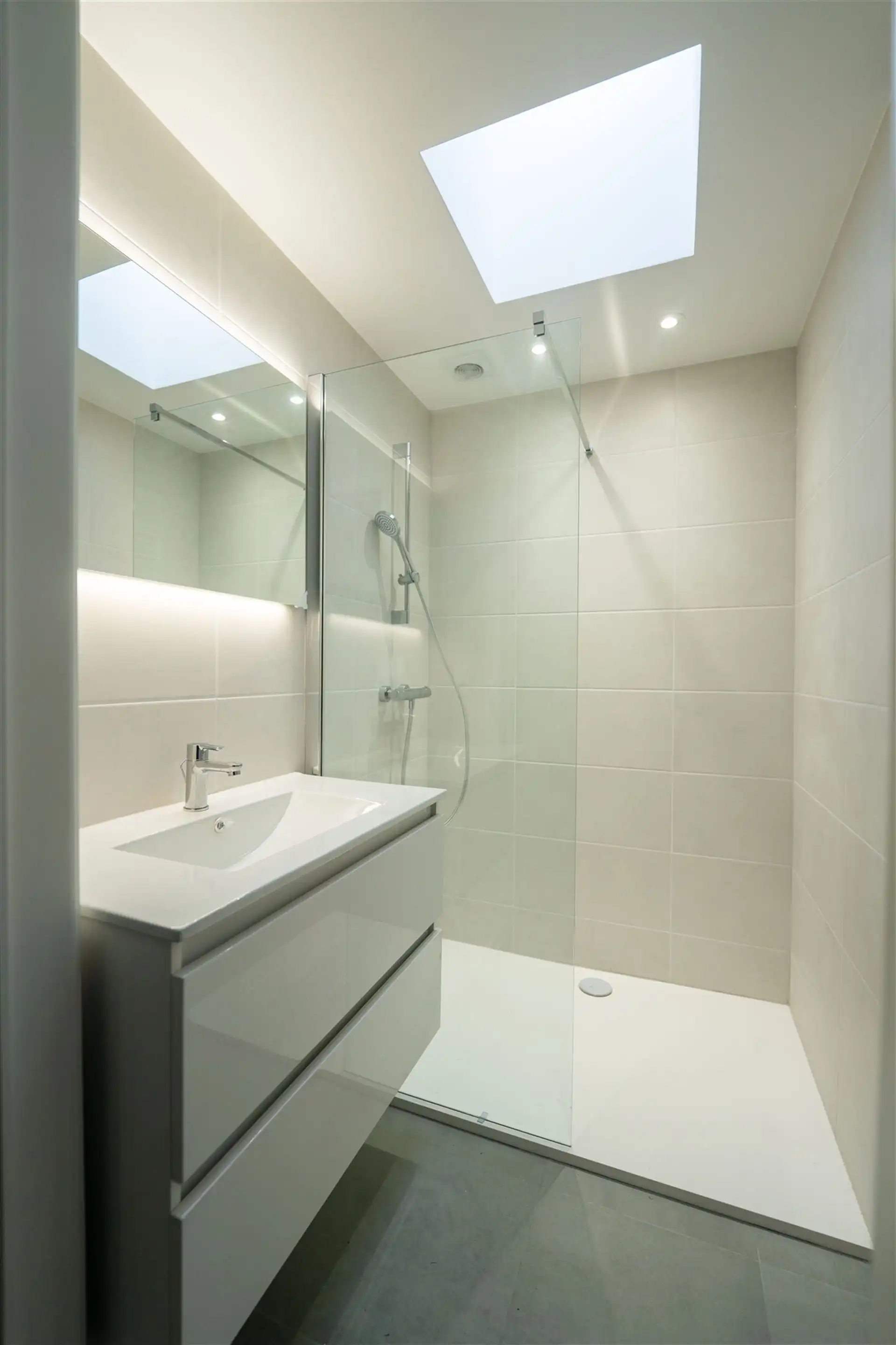 VOLLEDIGE GERENOVEERD 2-SLPK-APPARTEMENT GELEGEN OP DE 1ste VERDIEPING foto 9