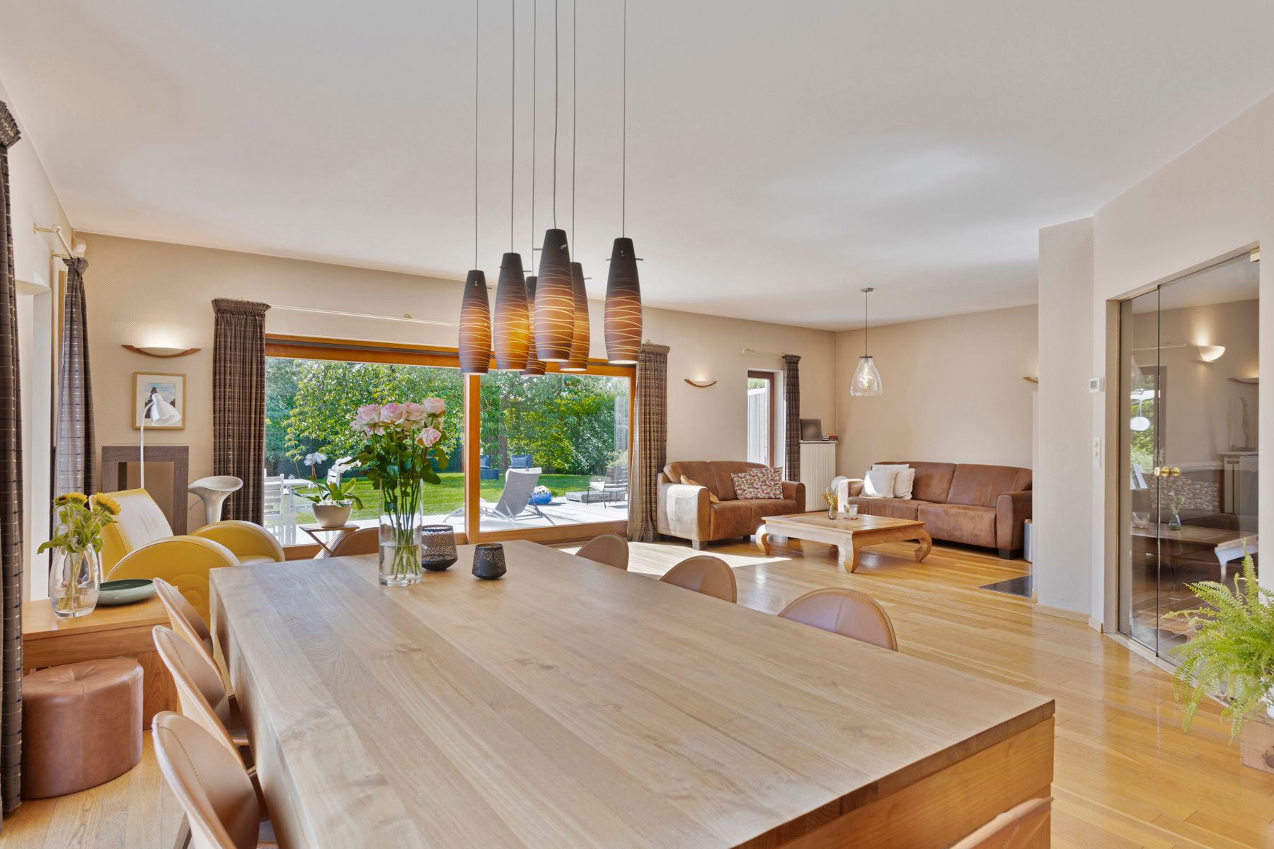 Instapklare villa gelegen op een toplocatie in Dilbeek! foto {{pictureIndex}}
