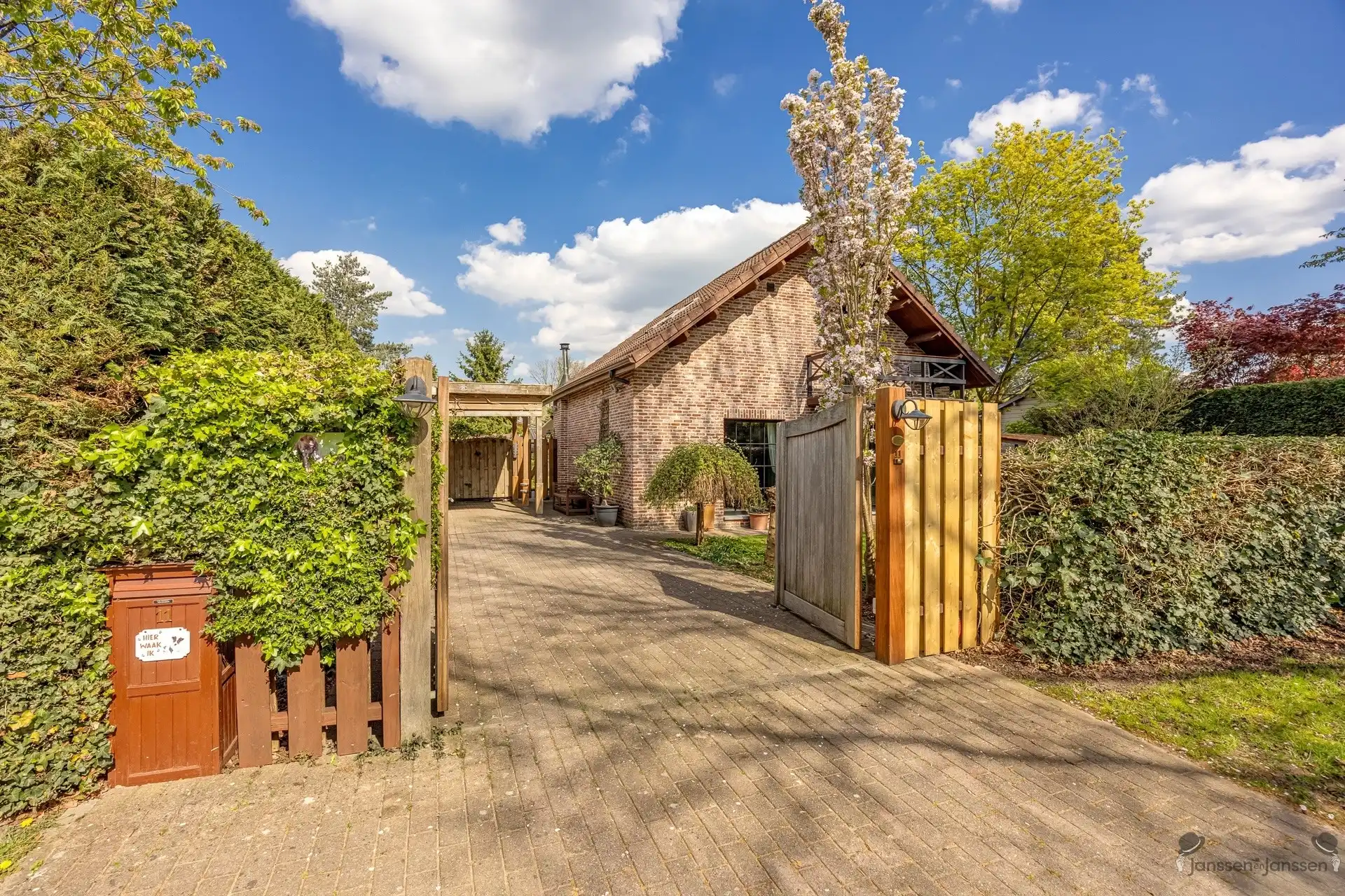 Instapklare woning met verzorgde tuin op een perceel van 810 m² foto 30