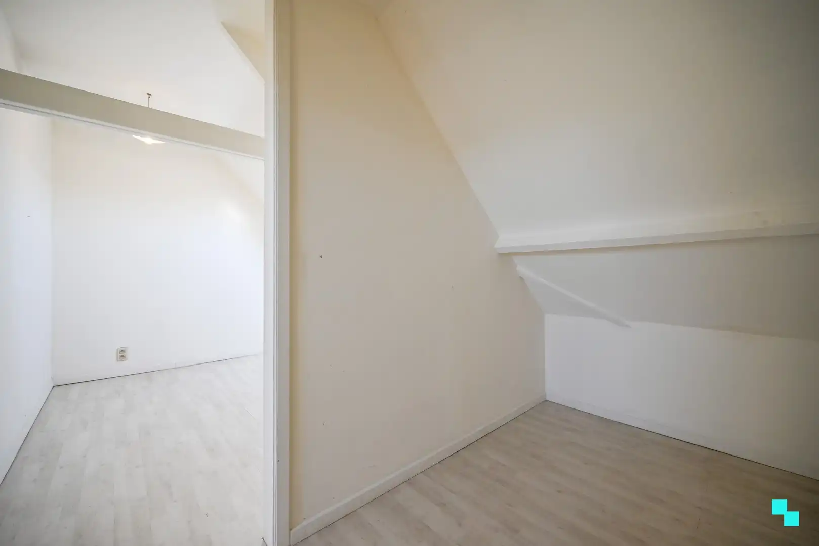 Op te frissen eengezinswoning met uitweg achteraan foto 30