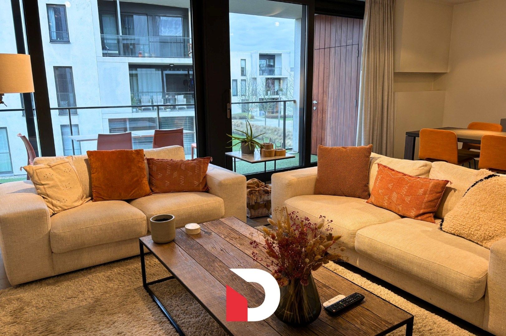 Uniek GEMEUBELD appartement met 2 slaapkamers en ruim terras foto 4