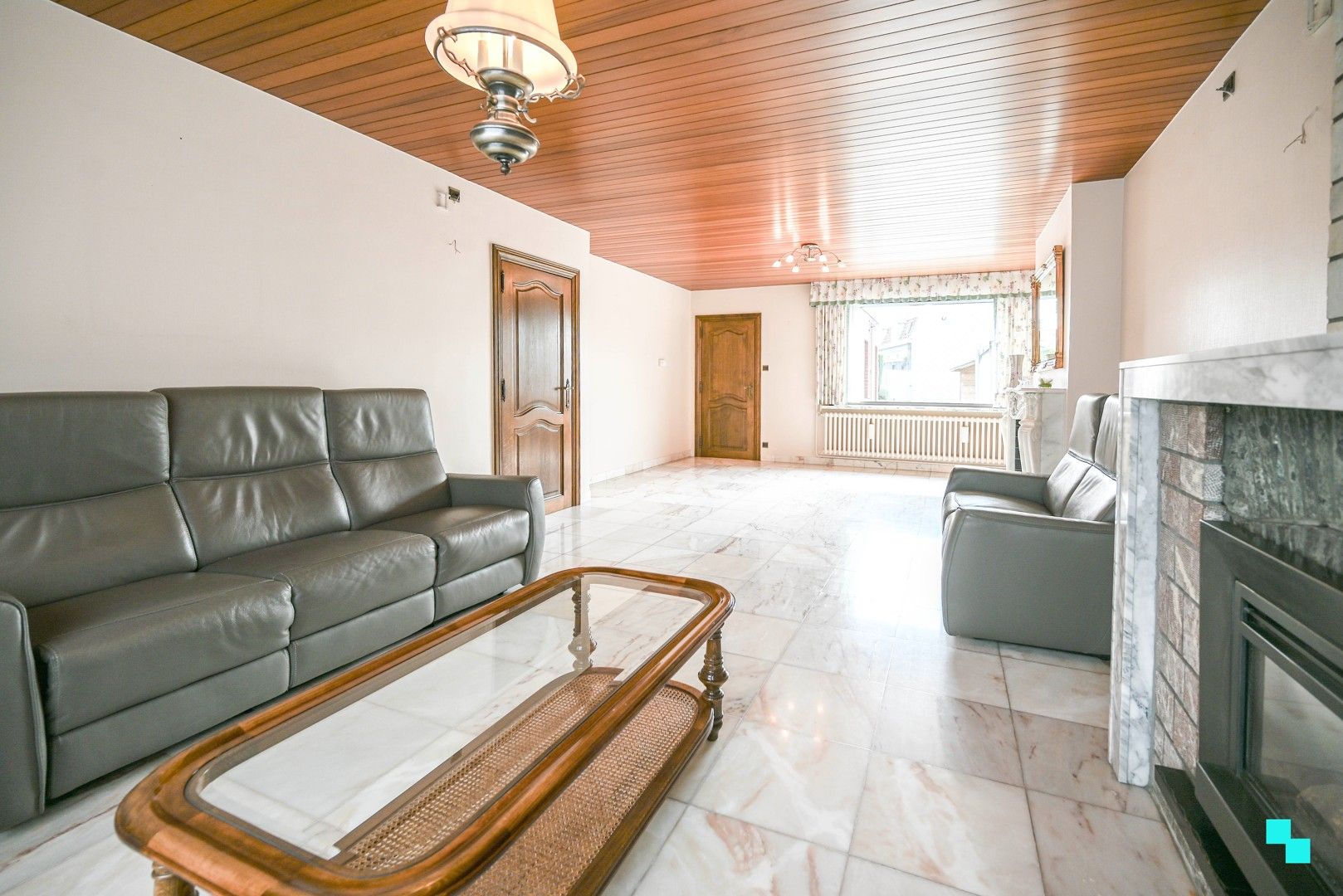 Ruime woning met garage in het centrum van Meulebeke foto 4