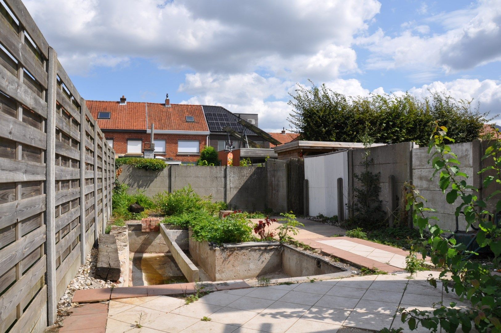 Gedeeltelijk gerenoveerde woning met twee slaapkamers en tuin in rustige buurt.   foto 16