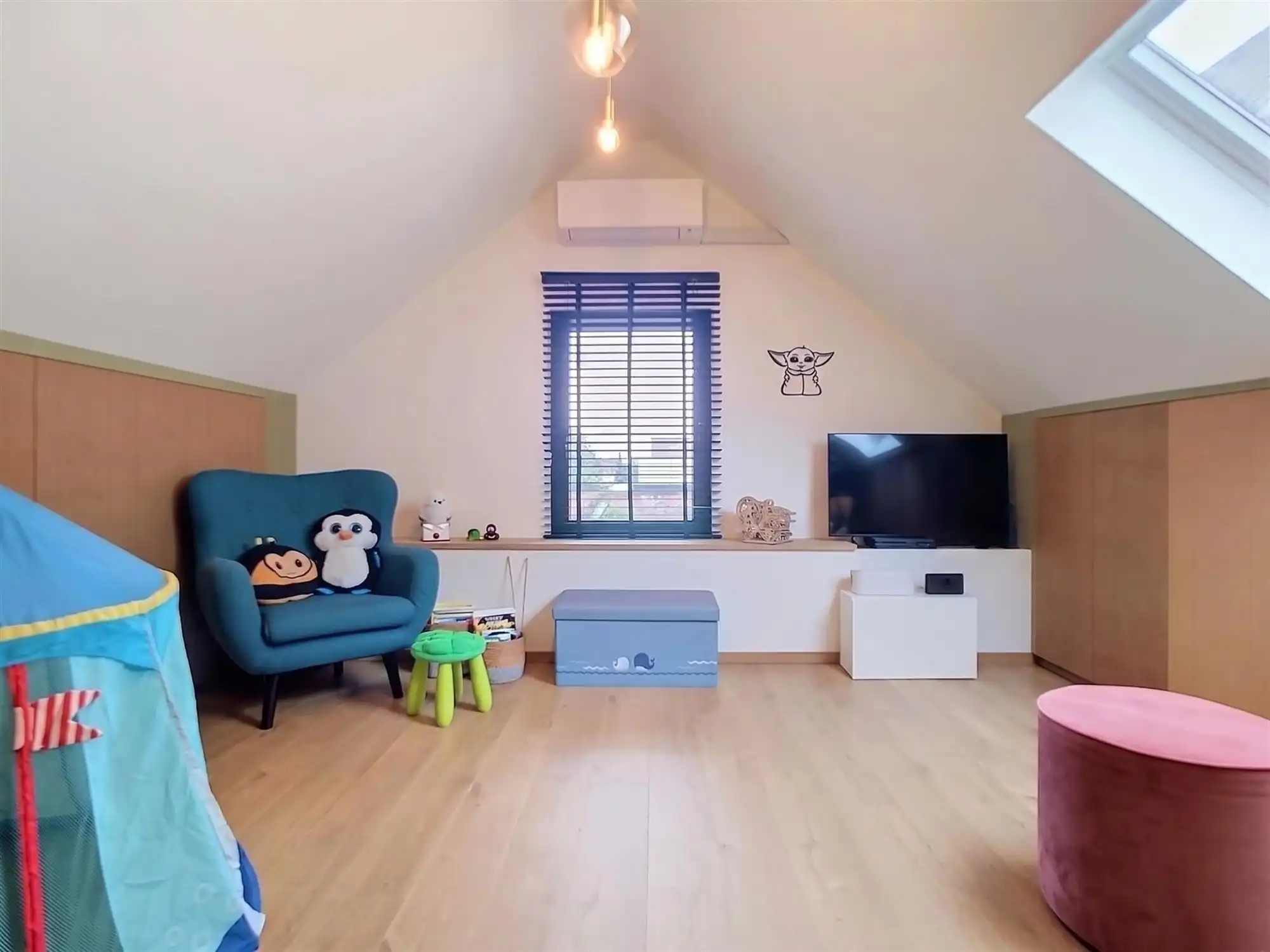 Ruime gerenoveerde gezinswoning met 4 slaapkamers foto 18