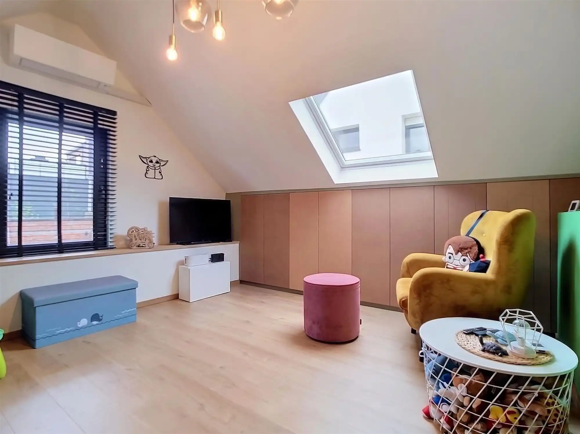 Ruime gerenoveerde gezinswoning met 4 slaapkamers foto 18