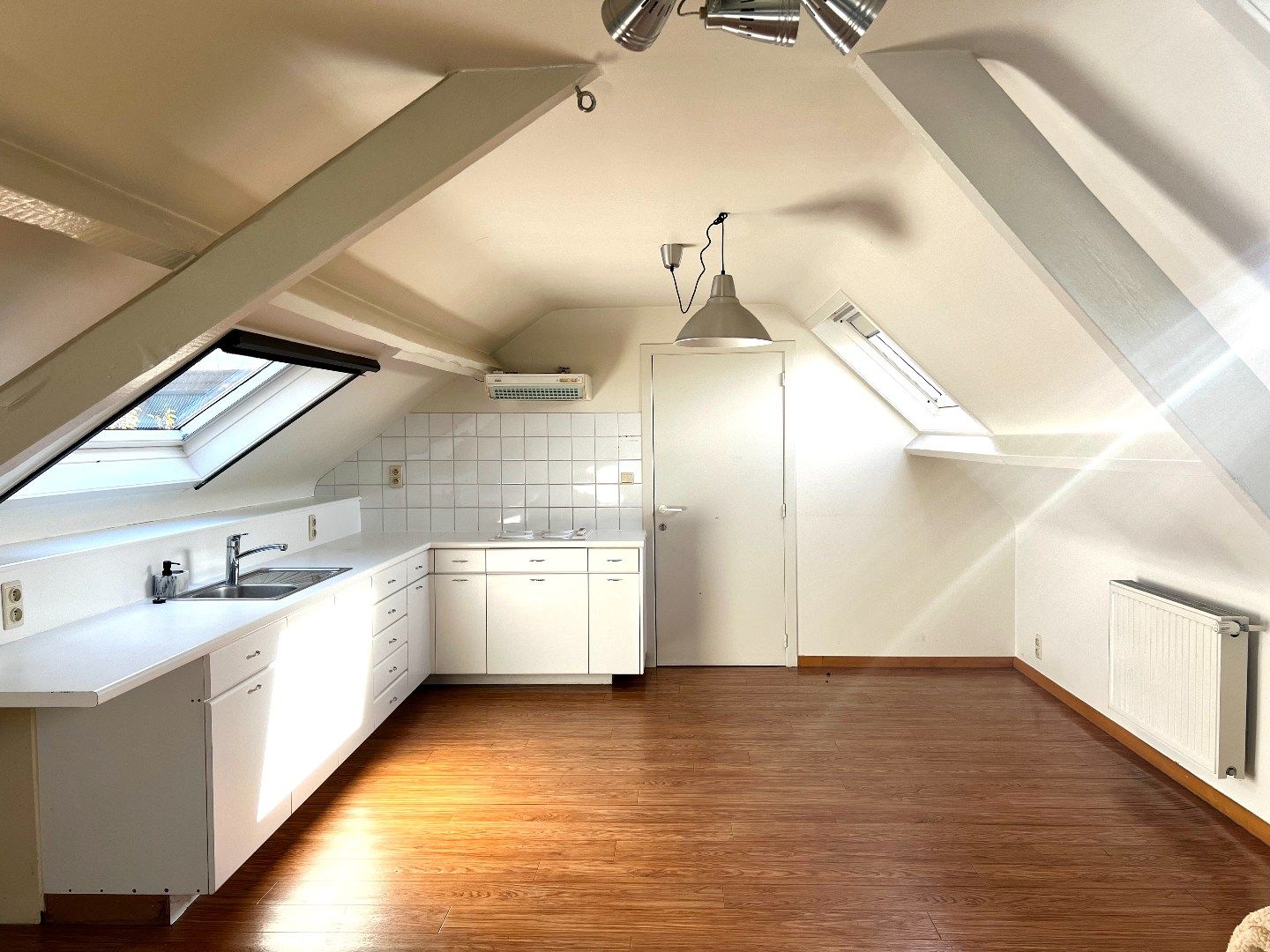 Veelzijdige eigendom met tal van mogelijkheden te koop te Zwevegem! foto 25