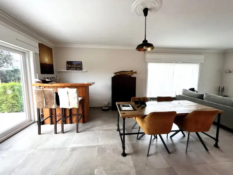 Vernieuwde woning met 4 slaapkamers foto 5