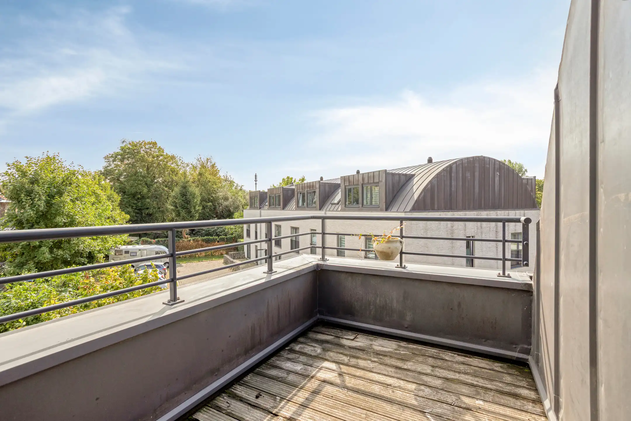 Appartement 2012 met terras, parking op strategische ligging foto 13