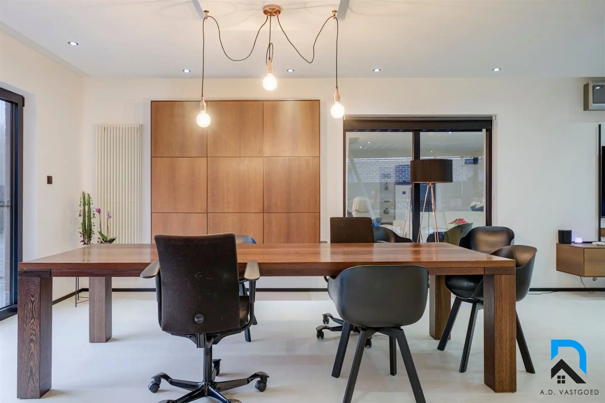 Ruime woning met prachtige tuin foto 11