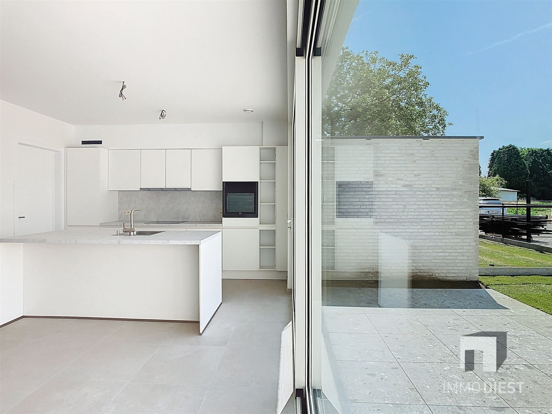 Gelijkvloers appartement met terras en tuintje foto 9