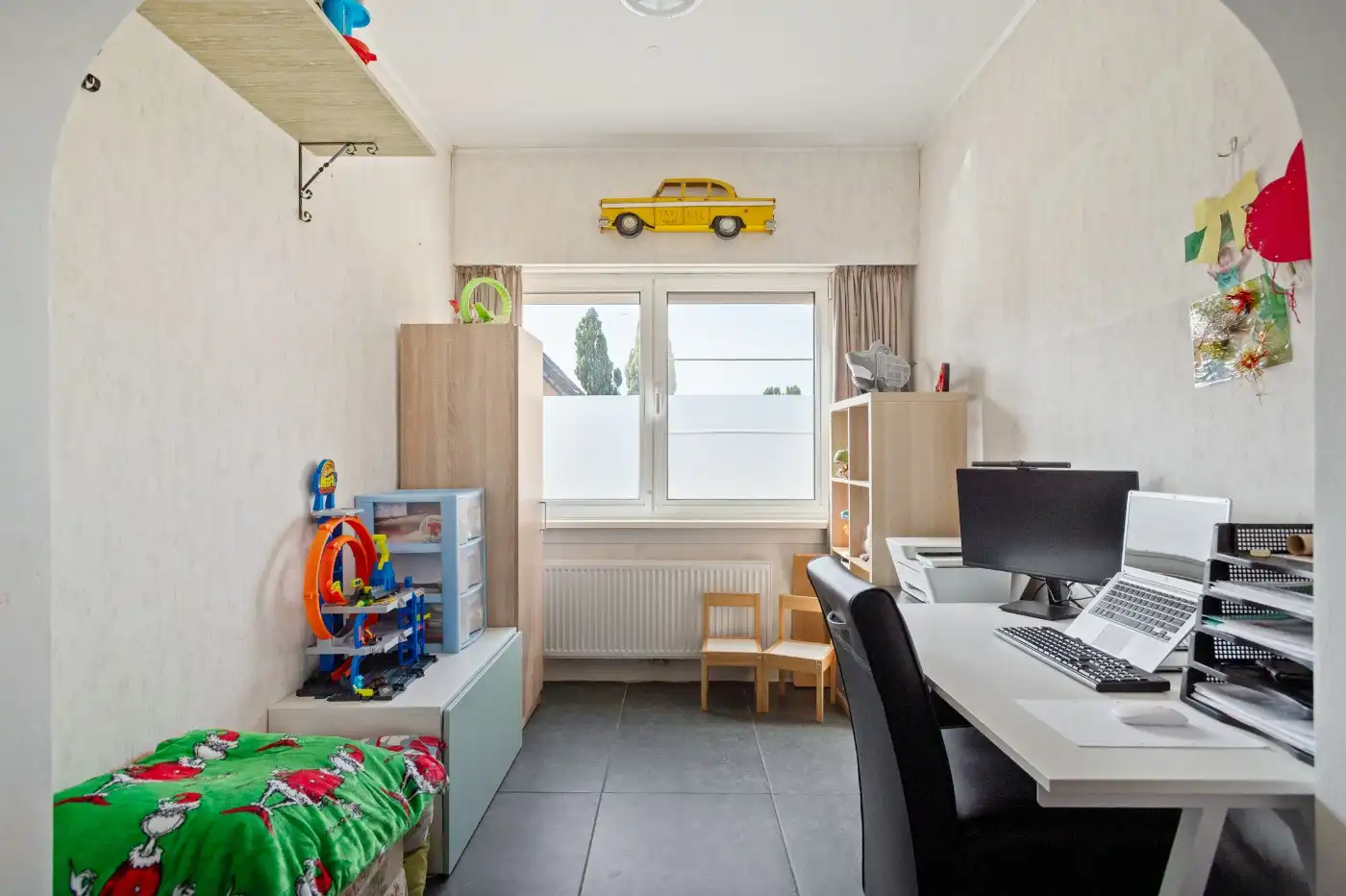Toffe halfopen ééngezinswoning met 2 slpk., garage/werkplaats én ruime tuin foto 3