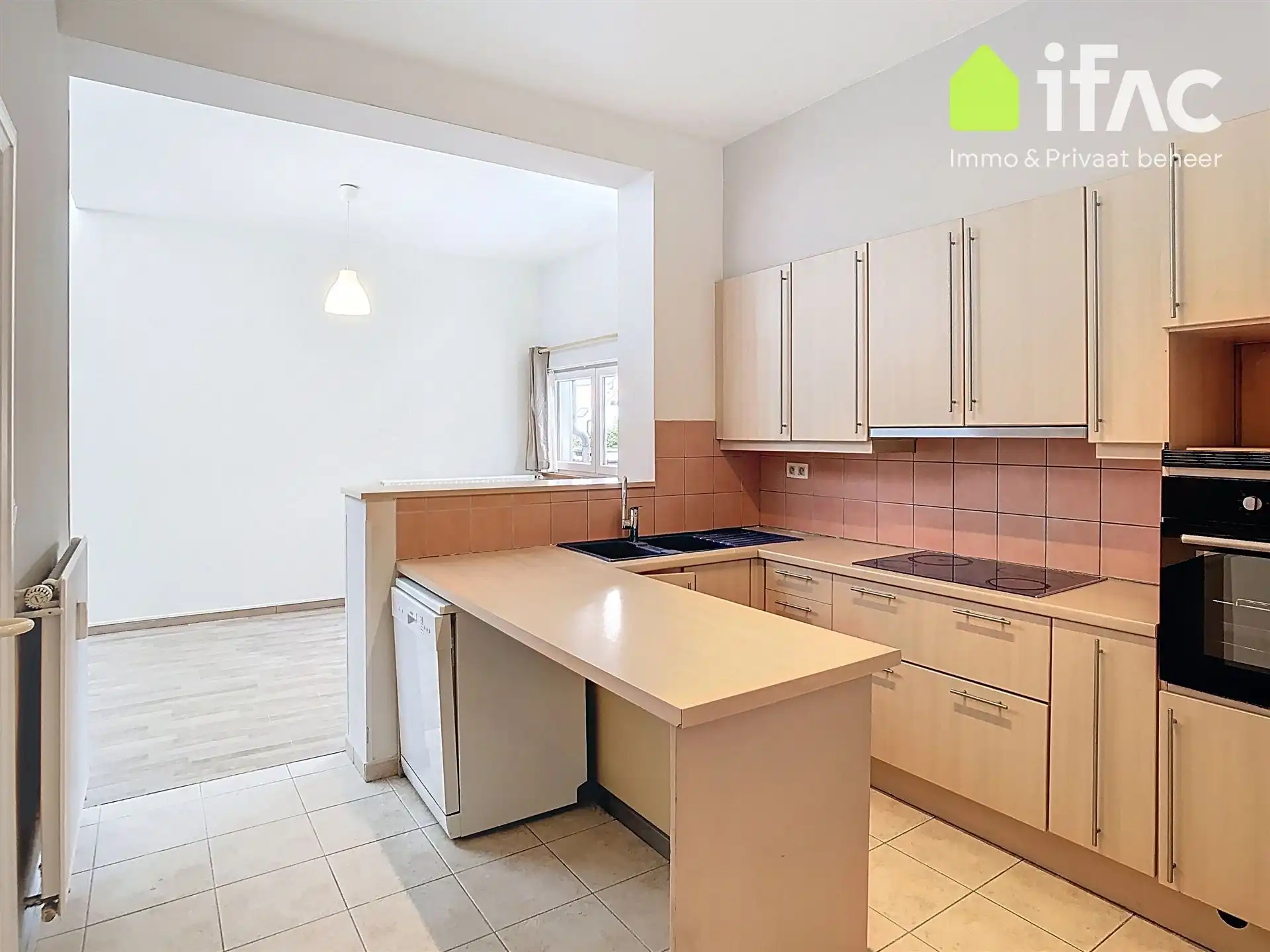 Ruim gelijkvloers appartement met tuin foto 6