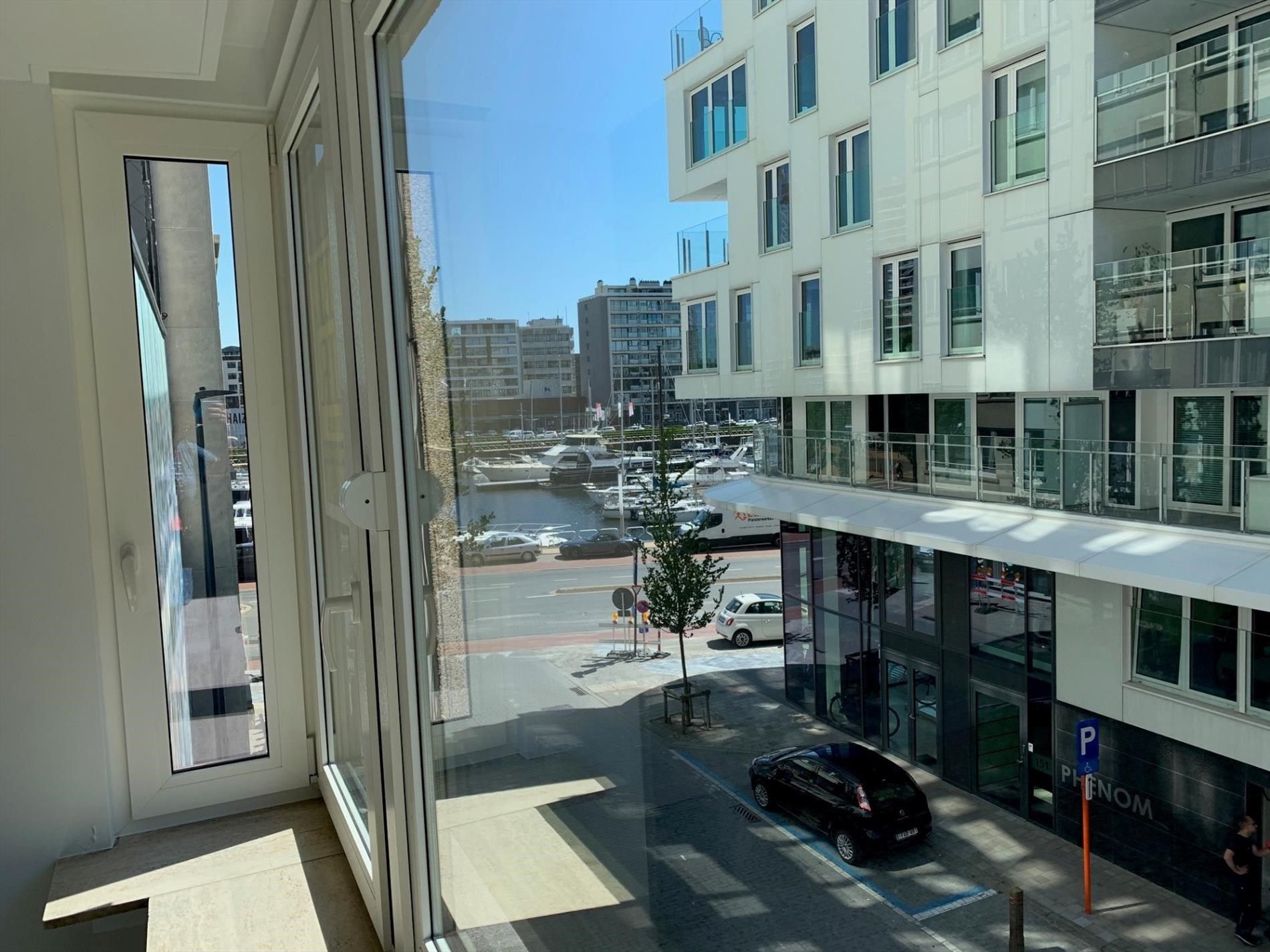 Gerenoveerd éénslaapkamerappartement centrum Oostende foto 3