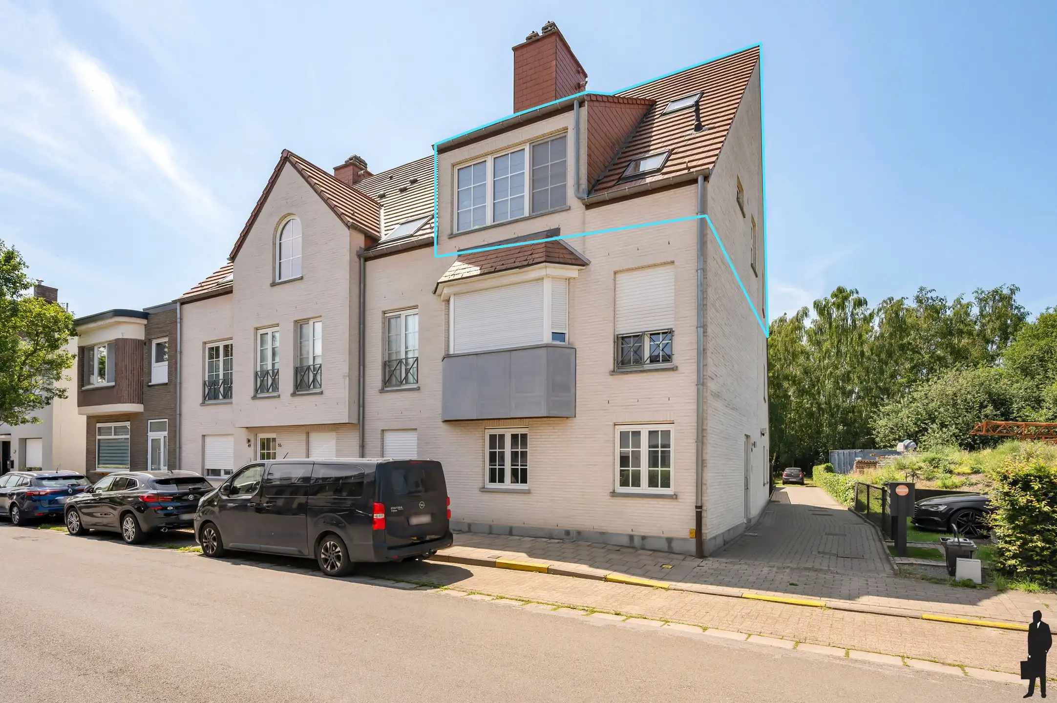 Instapklaar duplex appartement met 2 slaapkamers, ruim terras en carport&nbsp;in het centrum van Essen. foto 2