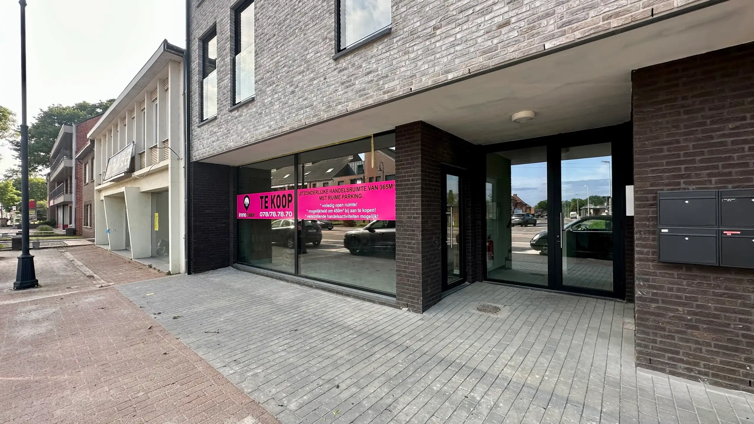 Uitzonderlijke handelsruimte van circa 366m² met parking! foto 2
