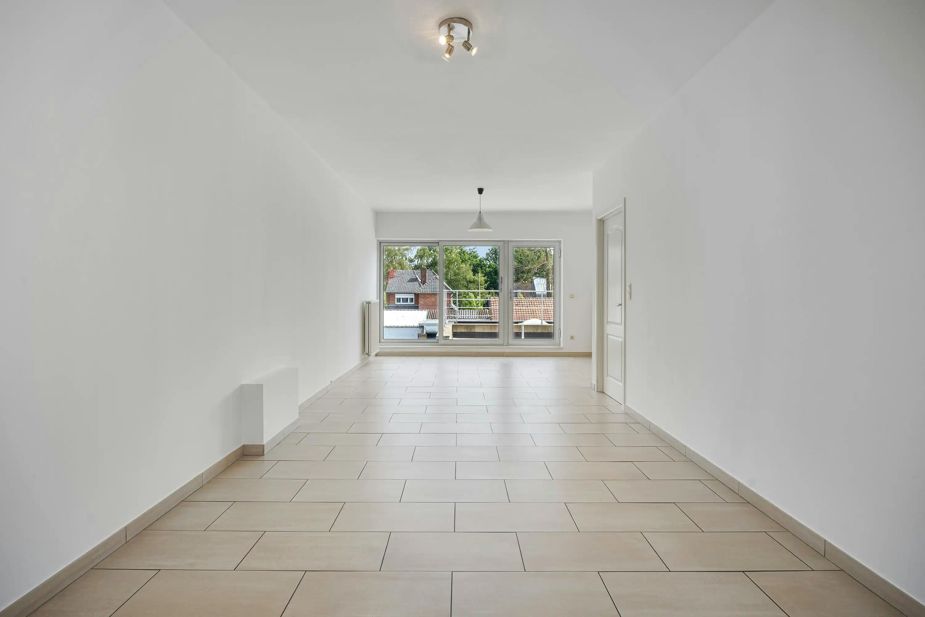 Instapklaar appartement met zuidgericht terras nabij centrum Diepenbeek  foto {{pictureIndex}}