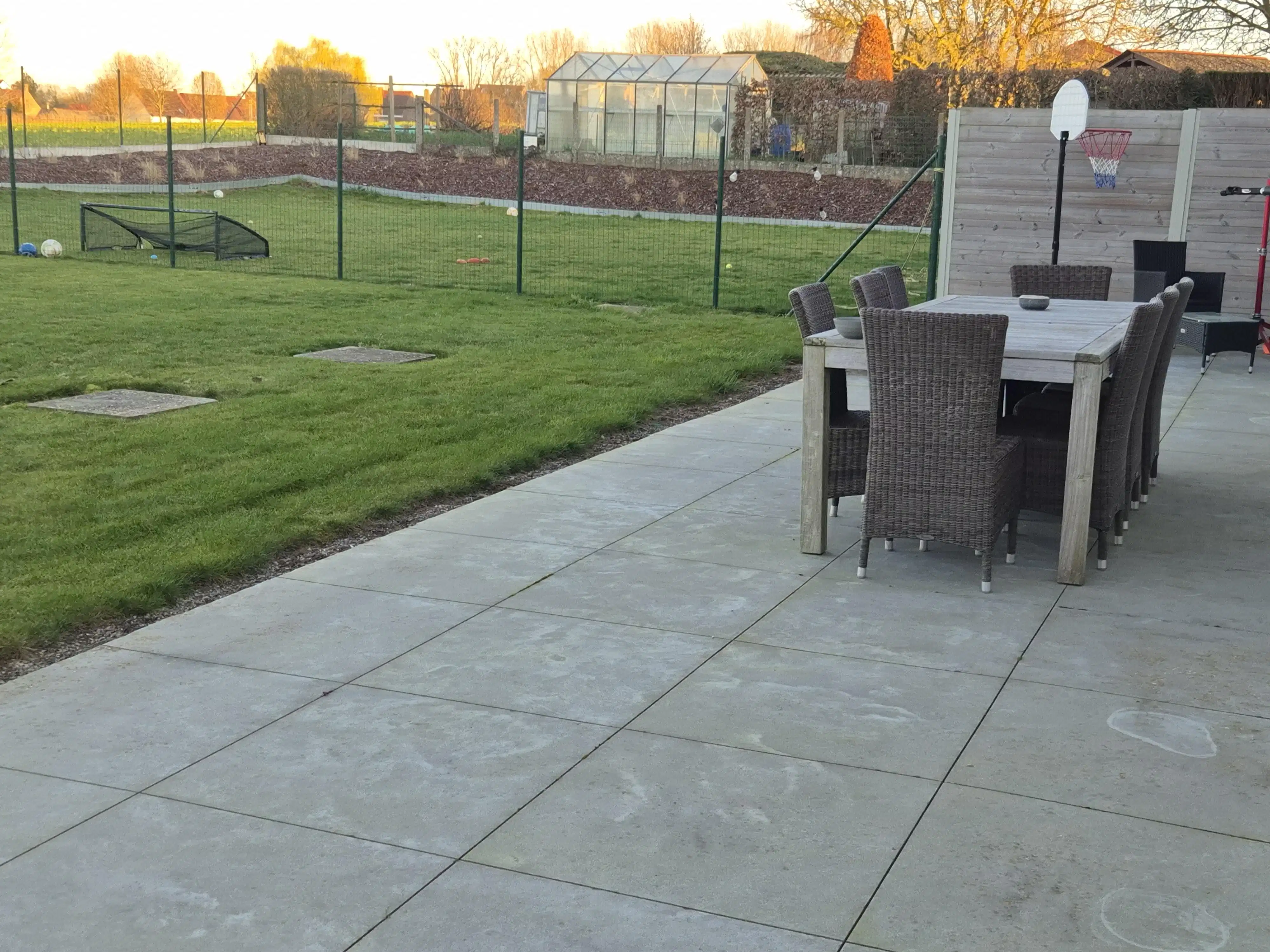 Prachtige nieuwbouwwoning van 195m² met terras v 40m², tuin, zonnepanelen en twee staanplaatsen. Aanrader! foto 23