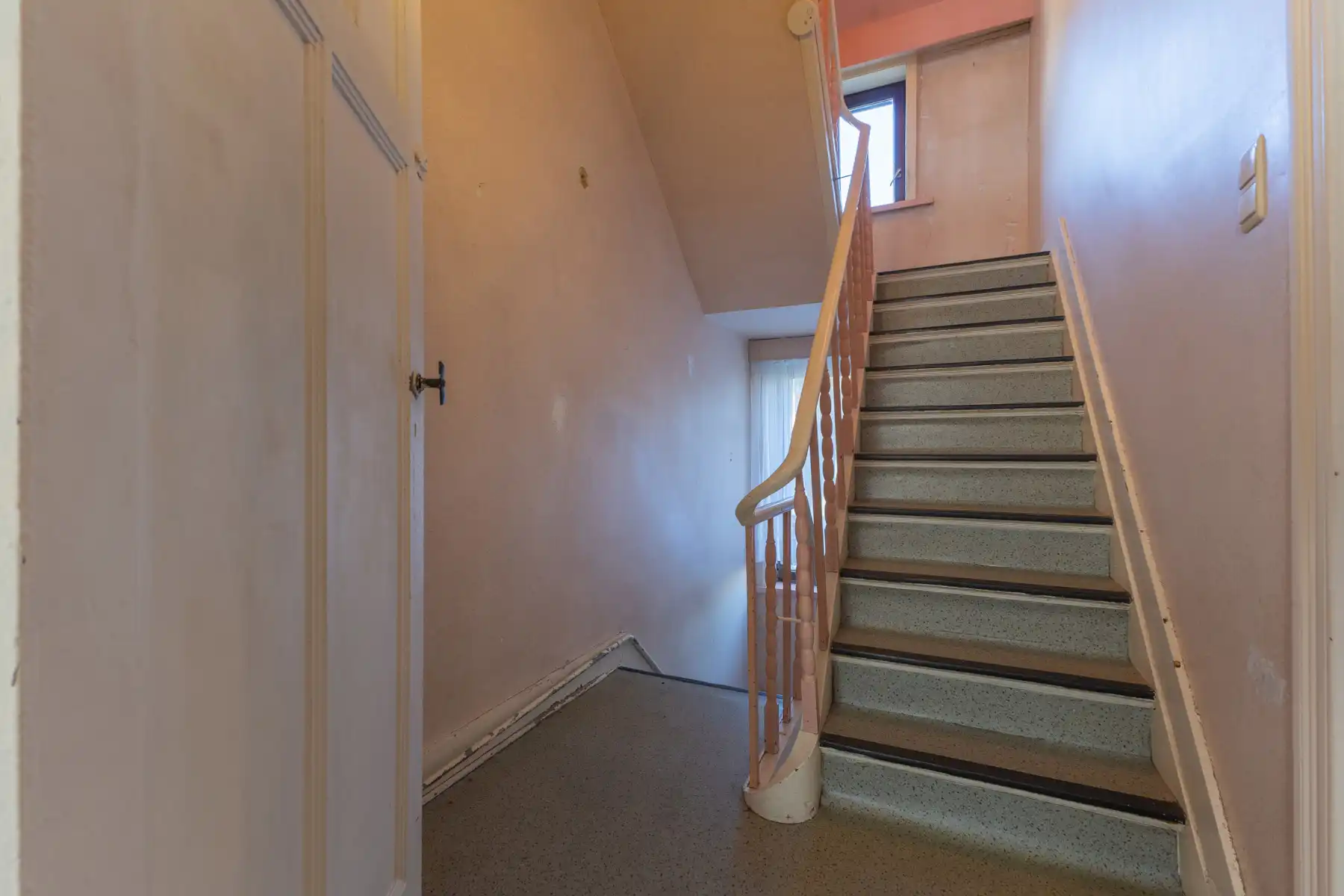 Gunstig gelegen te renoveren woning met tuin foto 13