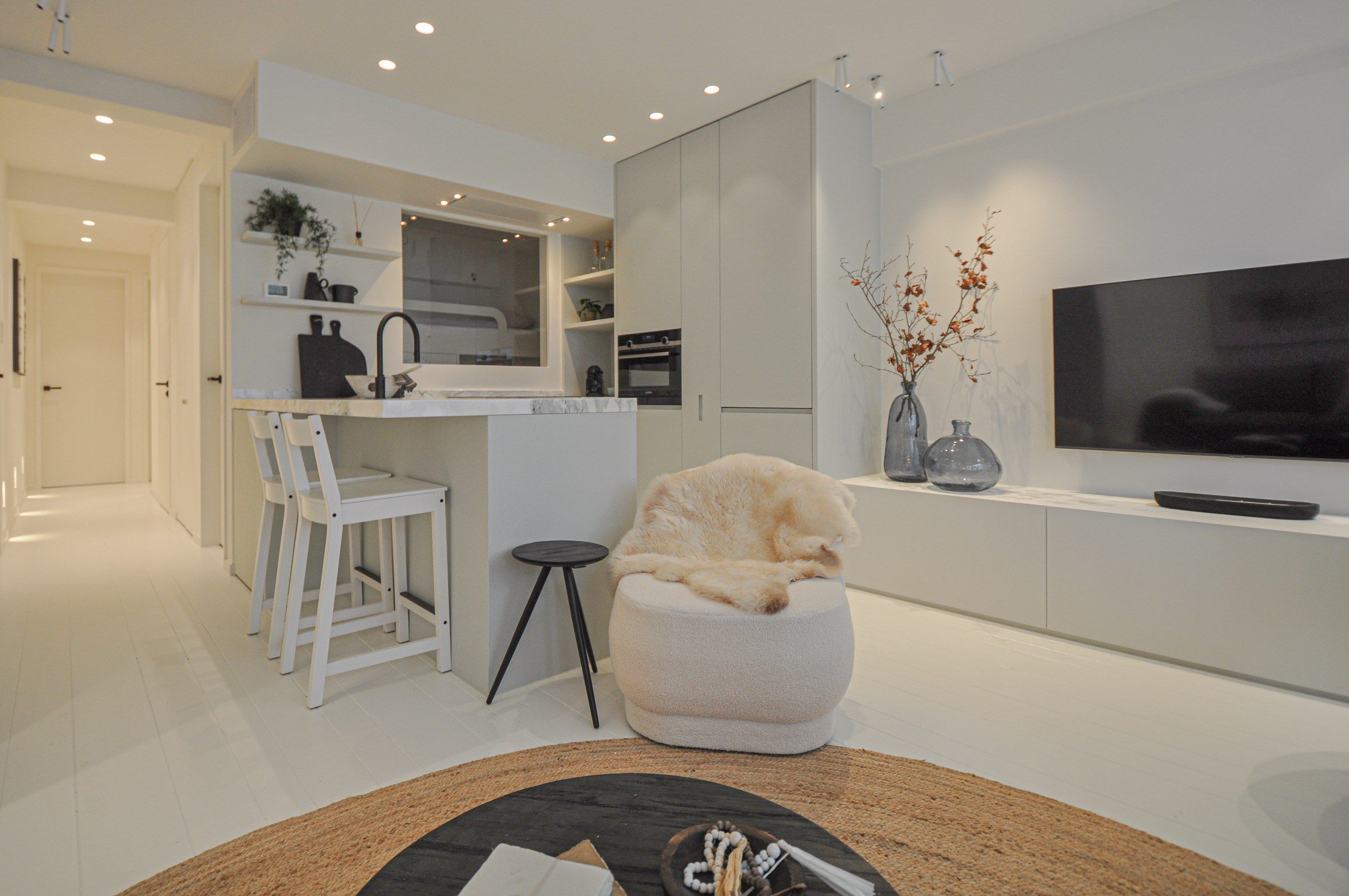 Volledig gerenoveerd appartement met een mooi zijdelings zeezicht gelegen in het Zoute. foto 4