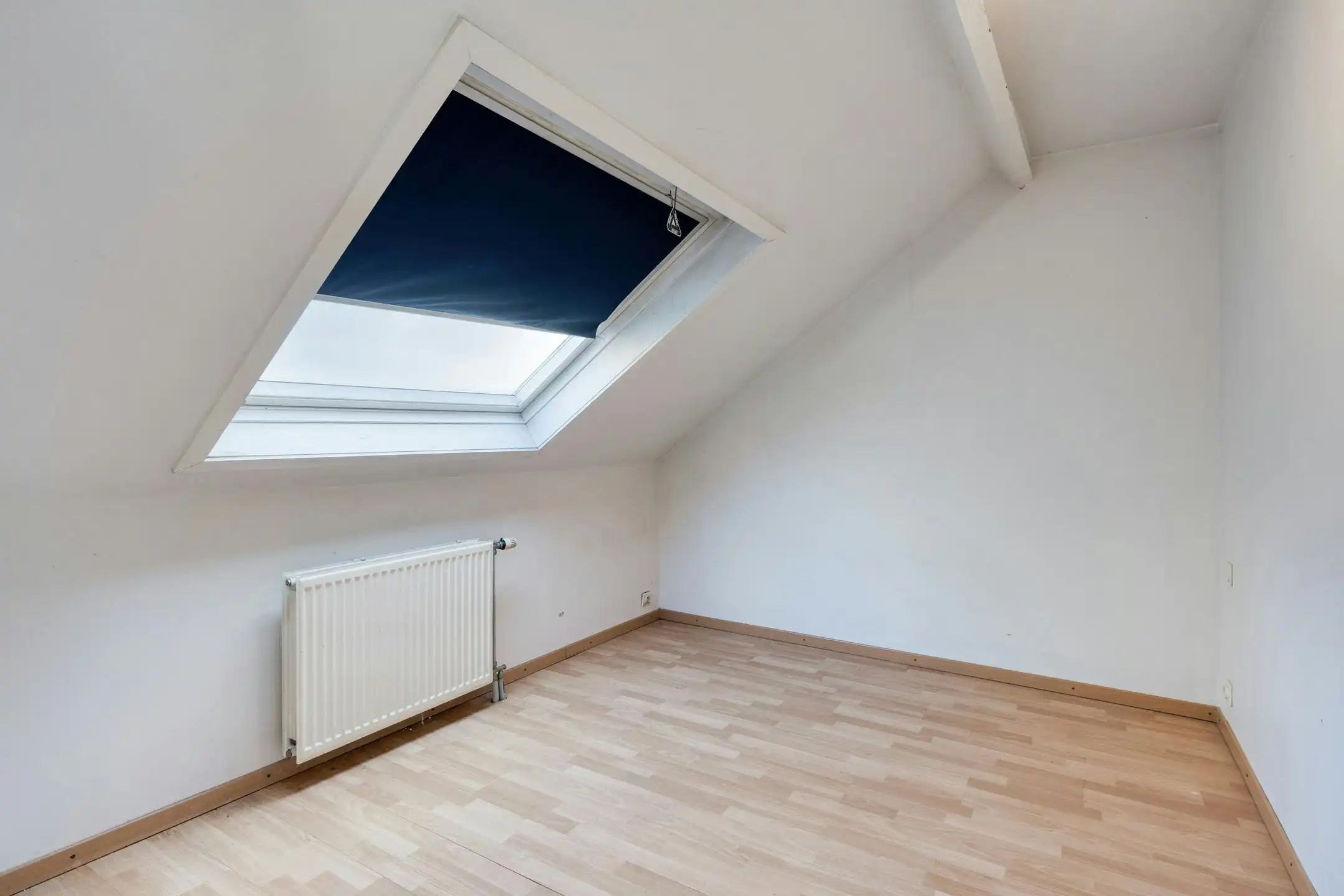 Te renoveren appartement te koop in hartje Kortrijk! foto 5