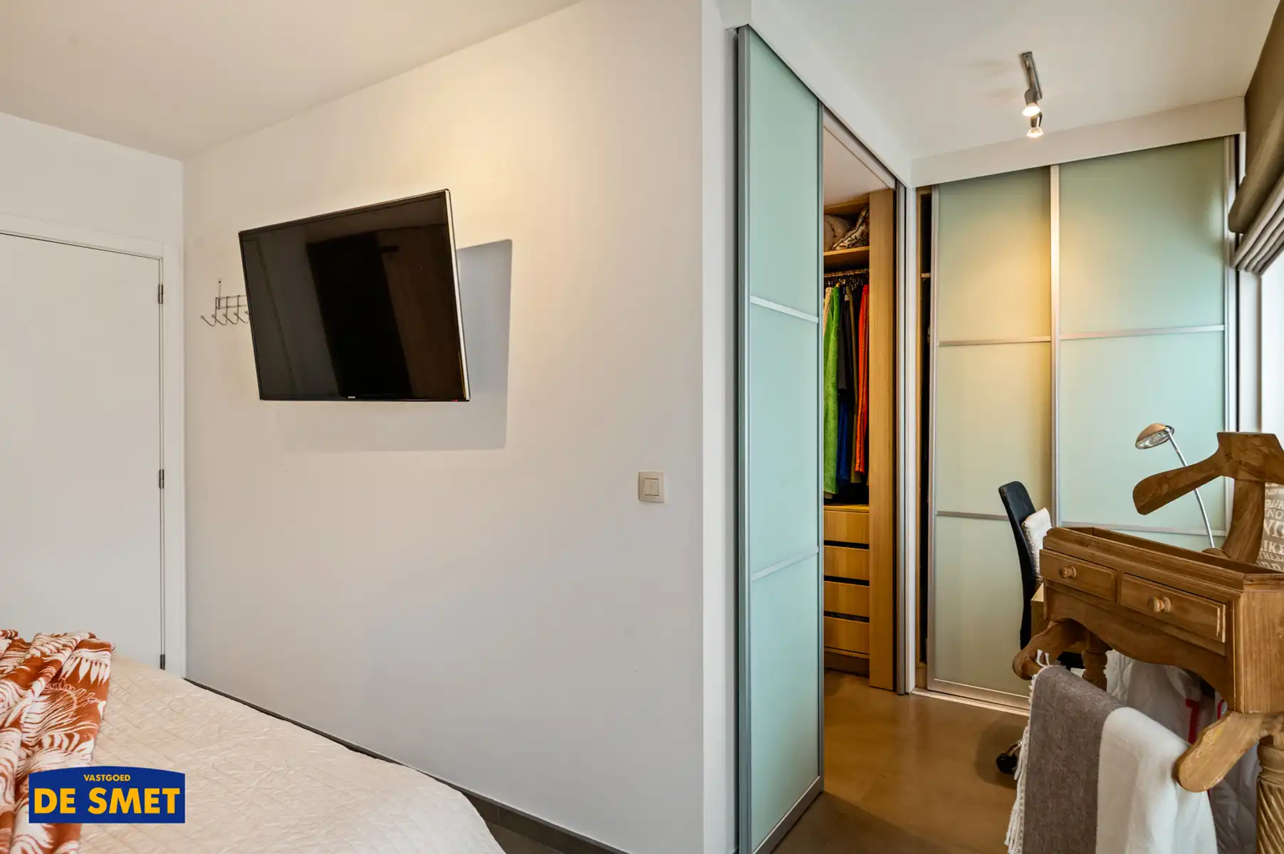 Appartement met lift, terras, garage en 2 autostaanplaatsen foto 11