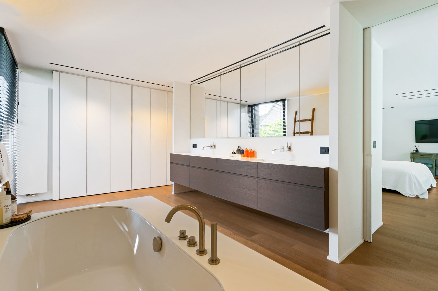 Stijlvol gerenoveerde villa in Koningshof Schoten foto 16