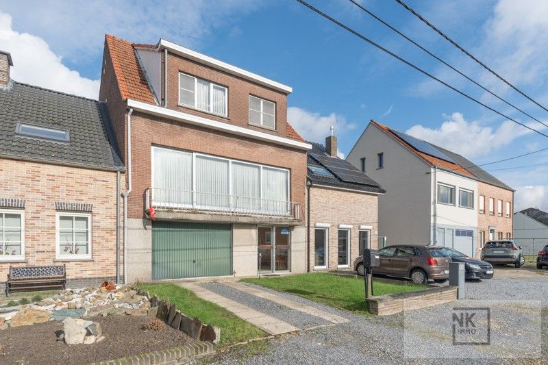 Ruime bel-etage woning met grote grond op een aangename ligging in Arendonk foto 2