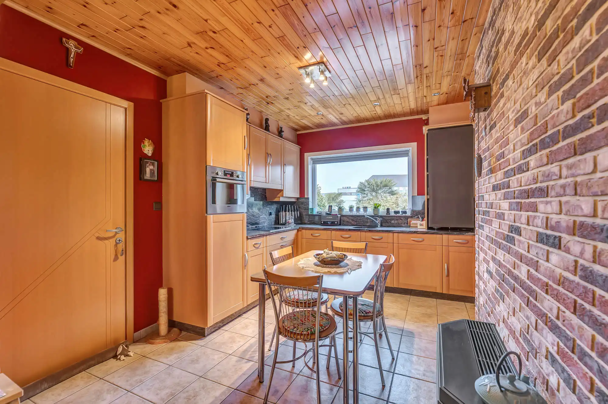 Ruime, solide woning op strategische ligging foto 7