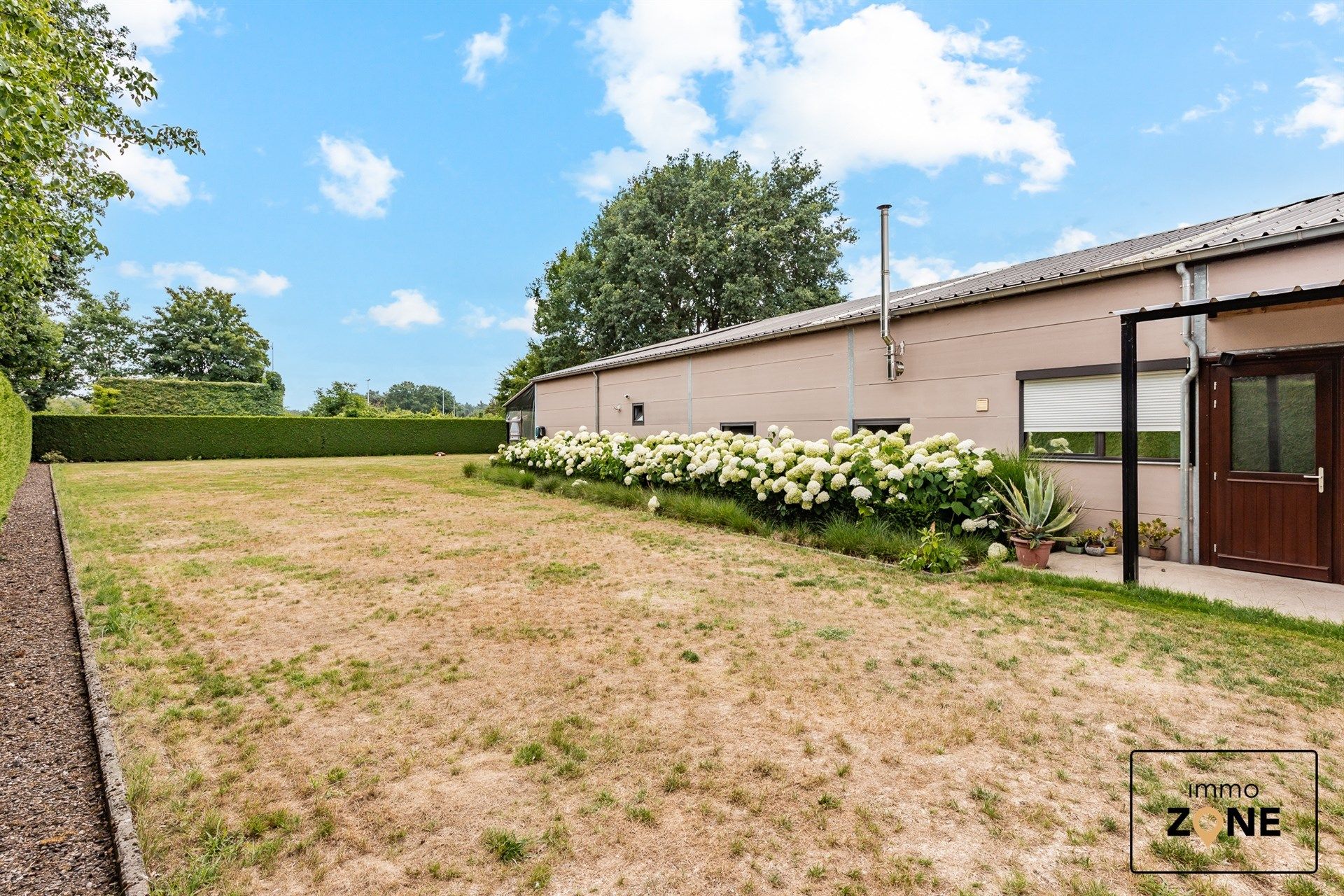 Huis, chalet en ruim magazijn op toplocatie foto 7