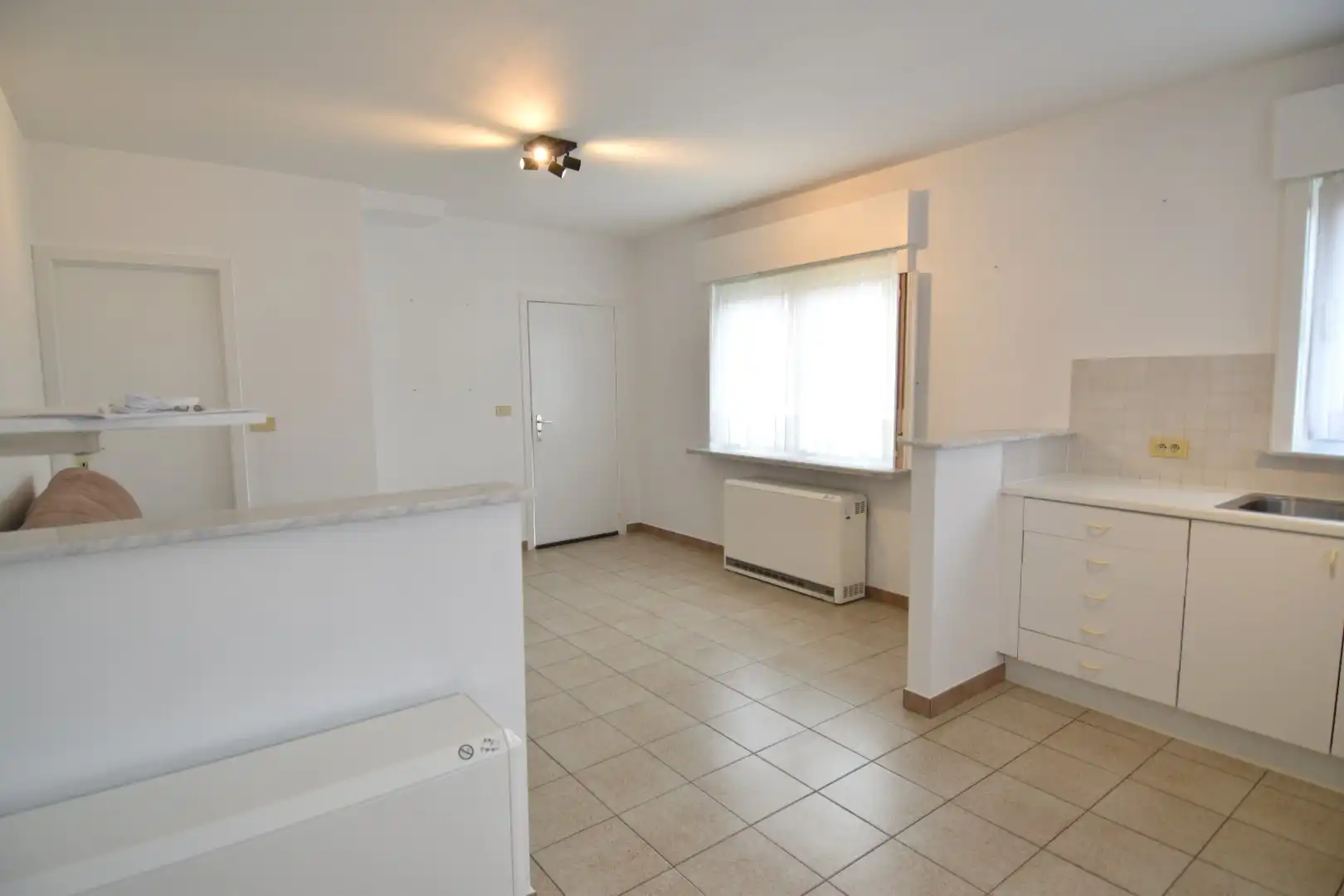 Verzorgde halfopen woning dichtbij het centrum van Heule foto 4