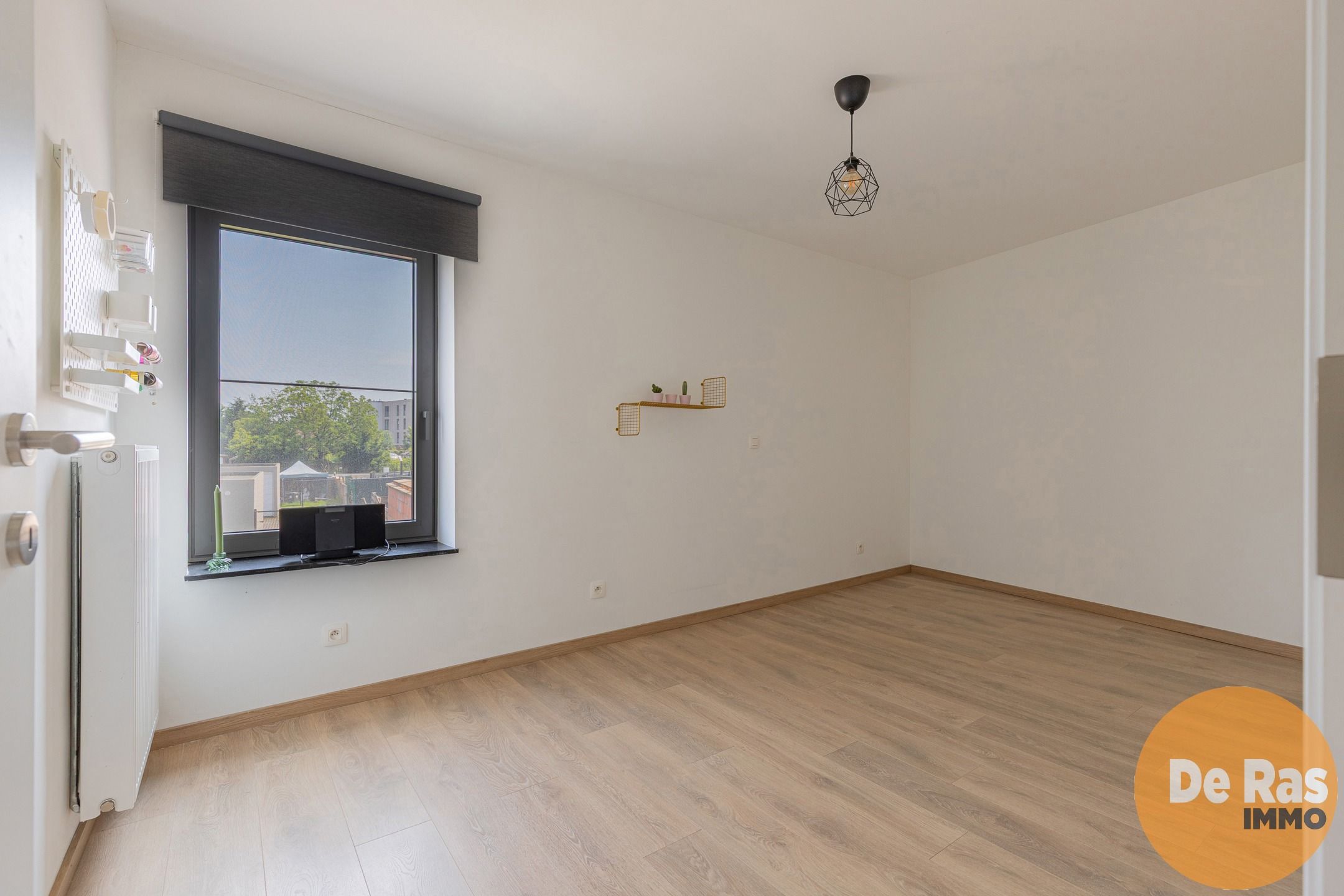 Herzele -  Totaal gerenoveerde woning met 4 slaapkamers, tuin en garage gelegen centrum Herzele foto 9