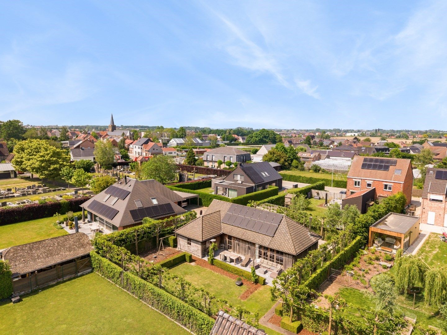 Charmante alleenstaande eigendom met mogelijkheid tot 3 slaapkamers, carport en oprit foto 18