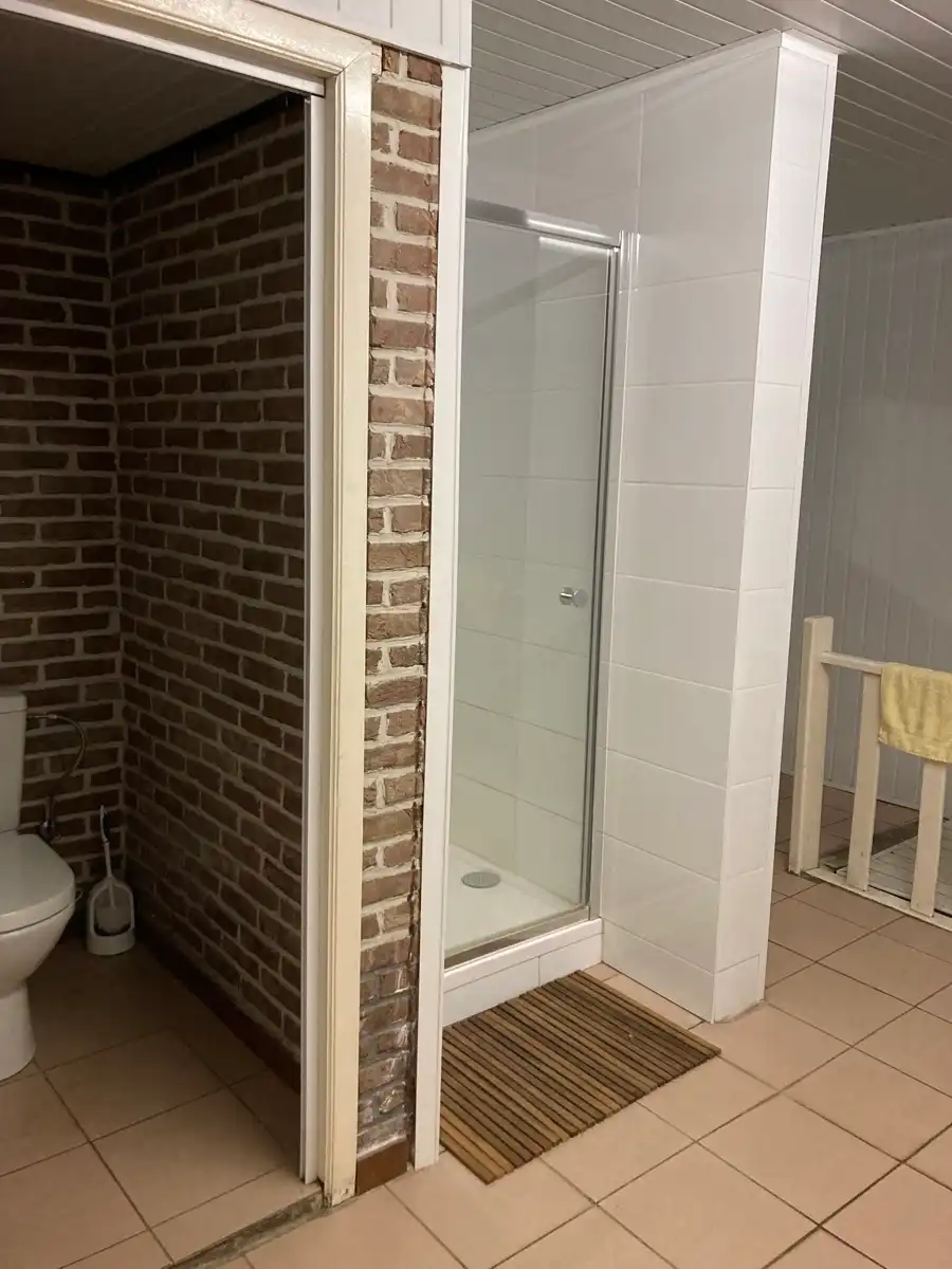 multifunctionele bedrijfsgebouw in perfecte staat met laad en loskaaien vooraan het gebouw. foto 10