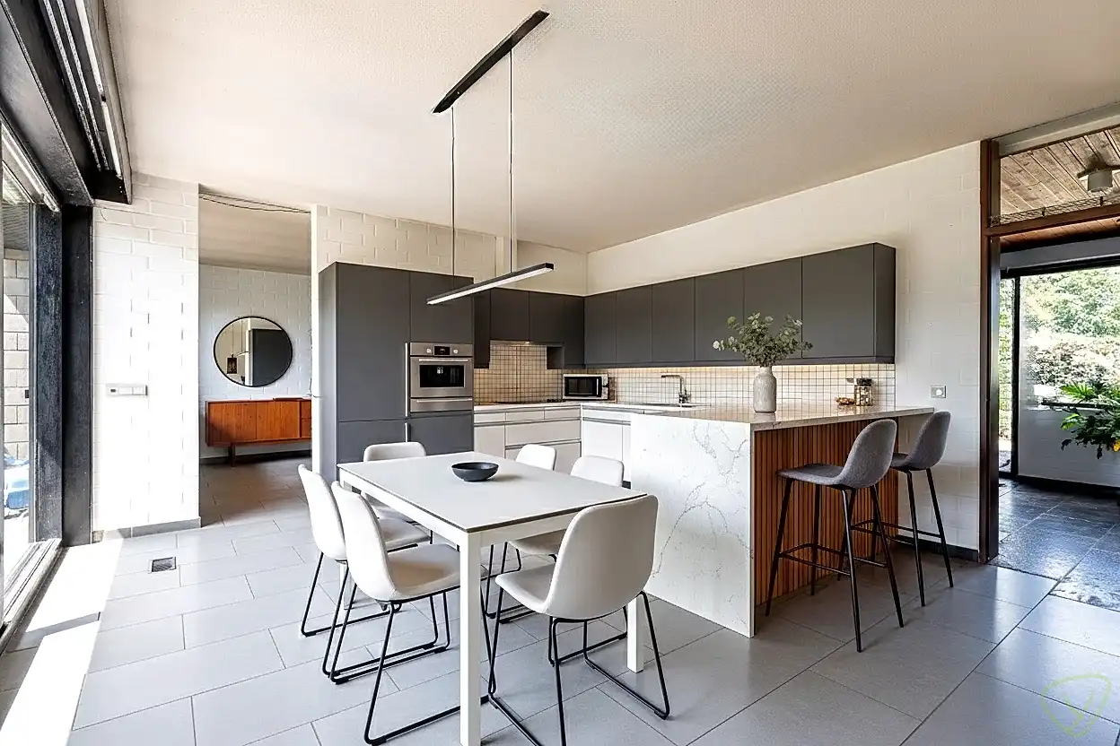 Modernistische villa met praktijkruimte en zuidwestgerichte tuin op riant perceel in Lembeke foto 14