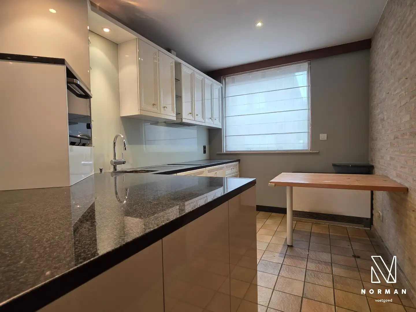 Ruime woning met inpandige garage en 3 slks op een prachtig perceel van 1218 m². foto 8