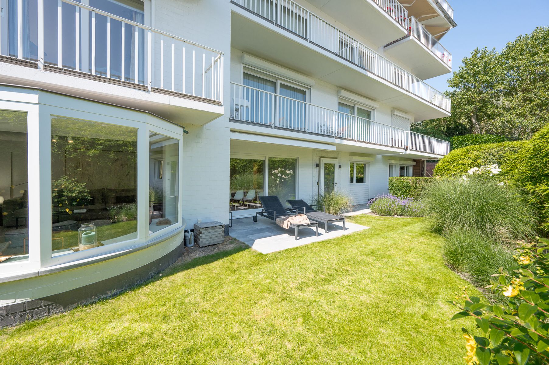 Prachtig hoekappartement met tuin in het Zoute foto {{pictureIndex}}