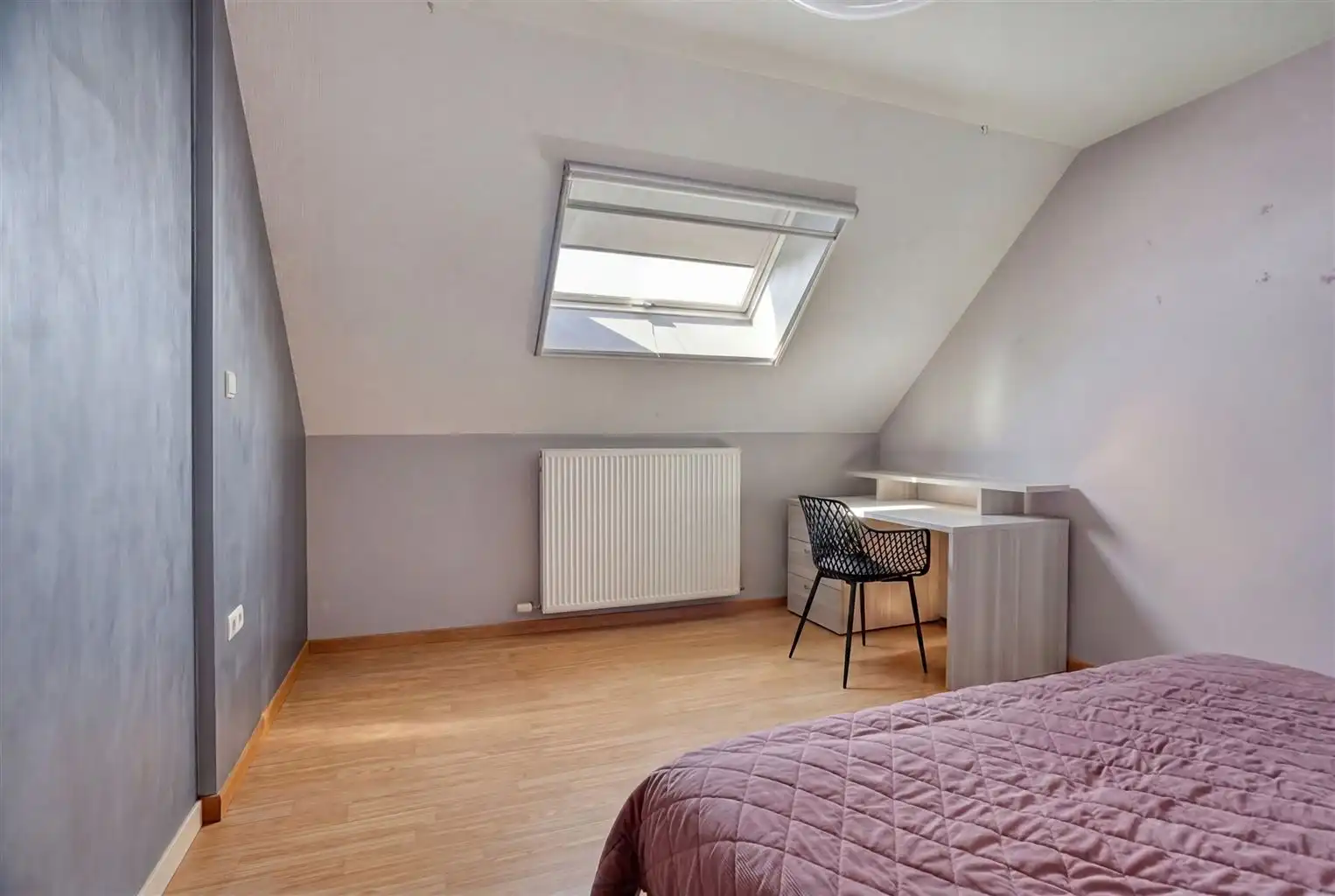 Prachtig duplexappartement met 3 slaapkamers, 2 terrassen en een inpandige garagebox, rustig gelegen op wandelafstand van het centrum van Maaseik. foto 20