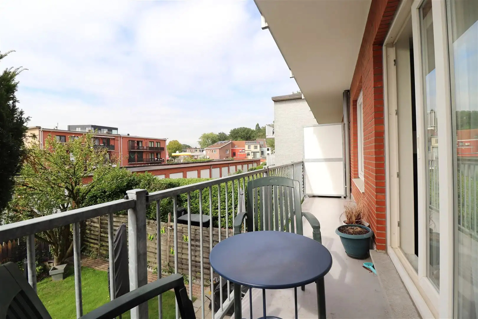 Ruim 3-slaapkamerappartement met terras foto 10