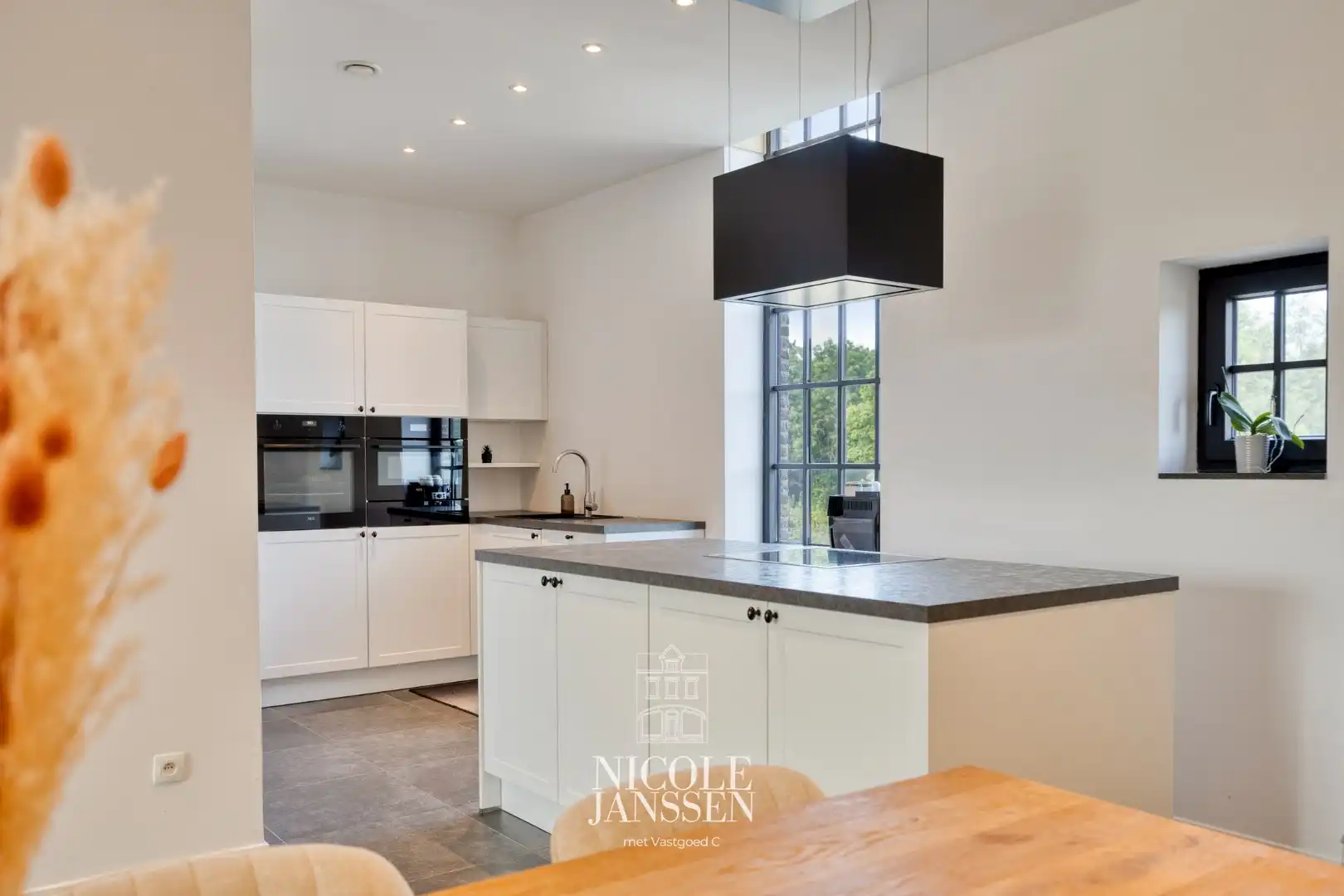 Handelspand met bovenwoning foto 21