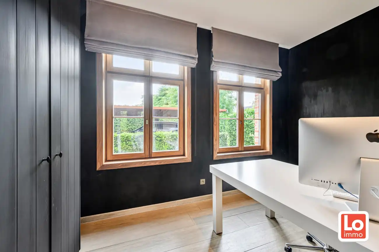 VERKOCHT! Ruime, charmante en degelijke alleenstaande villa met inpandige garage op een rustige en makkelijk bereikbare locatie tussen Lochristi en Gent. foto 5