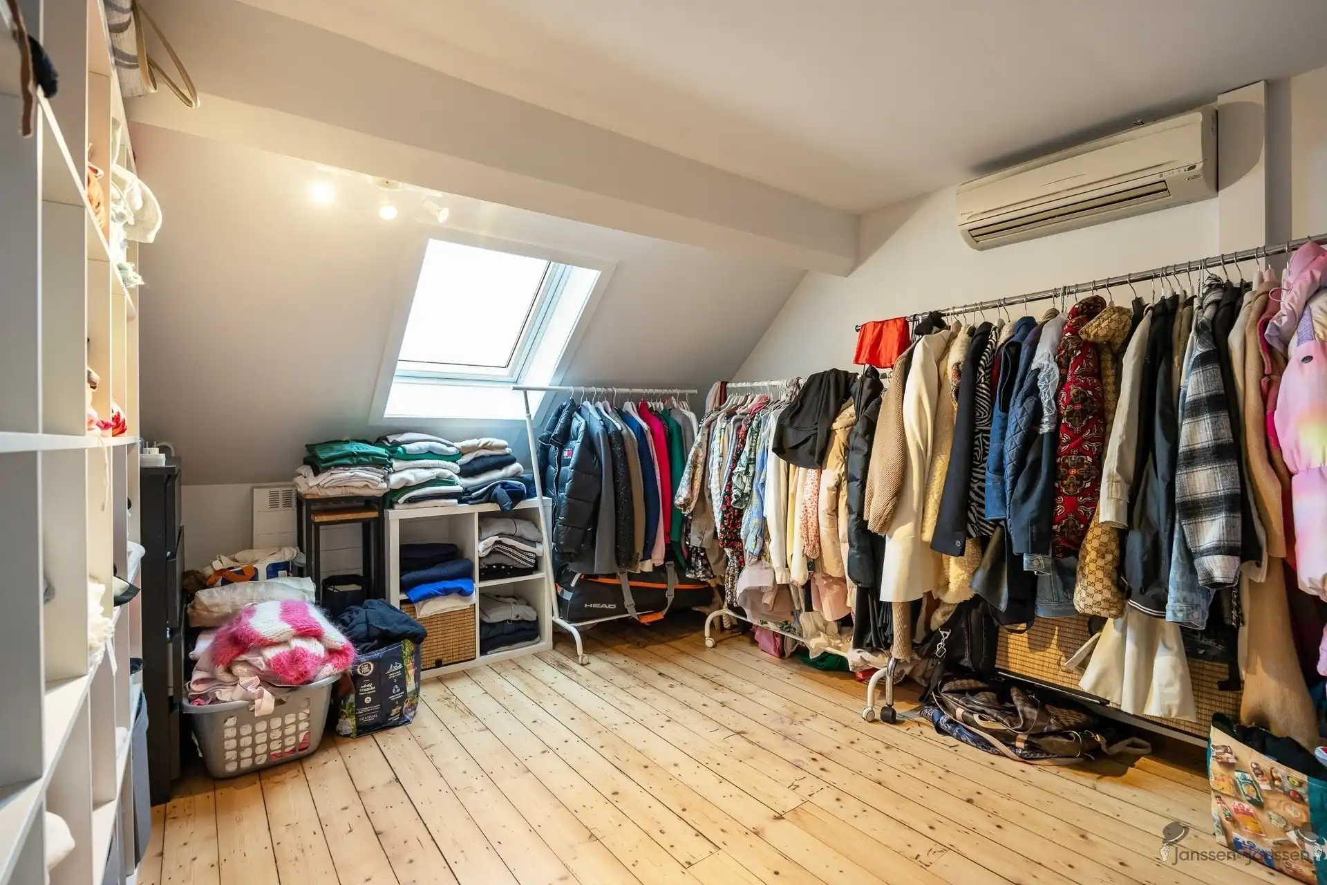 Instapklare woning met vernieuwde designkeuken, 4 slaapkamers en garage in hartje Brasschaat foto 21