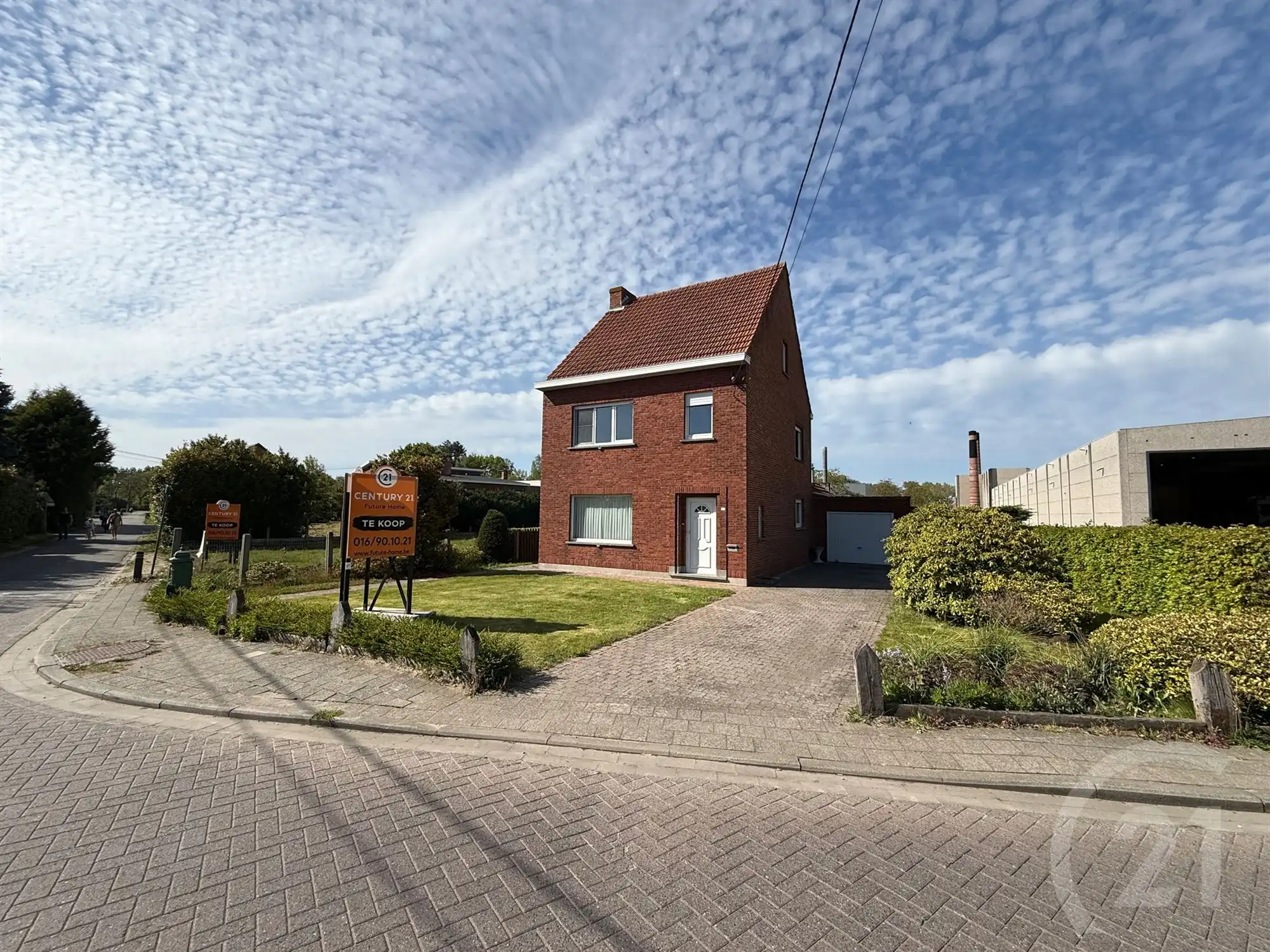 Te renoveren woning met veel potentieel. foto 2