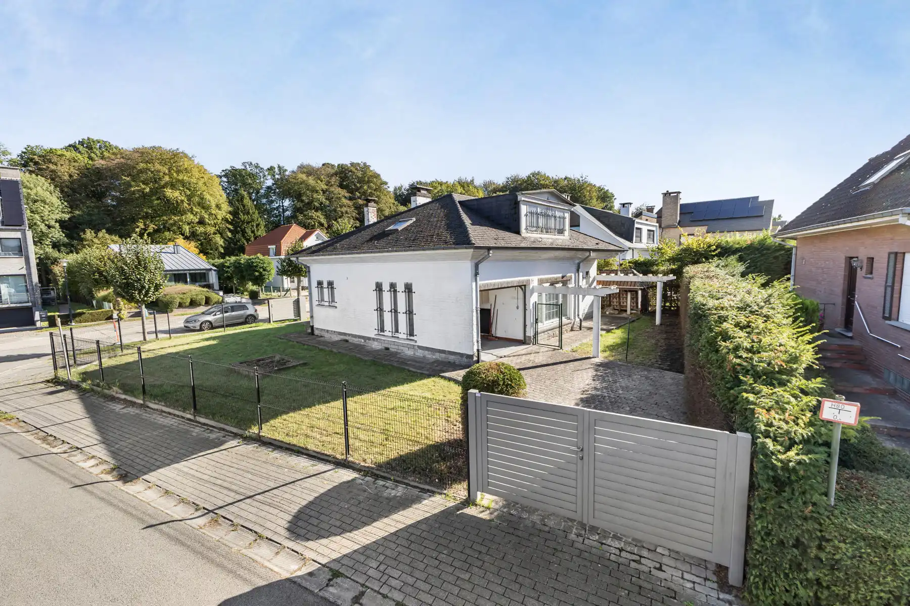 Bungalow met 2 slaapkamers, garage en tuin foto 2
