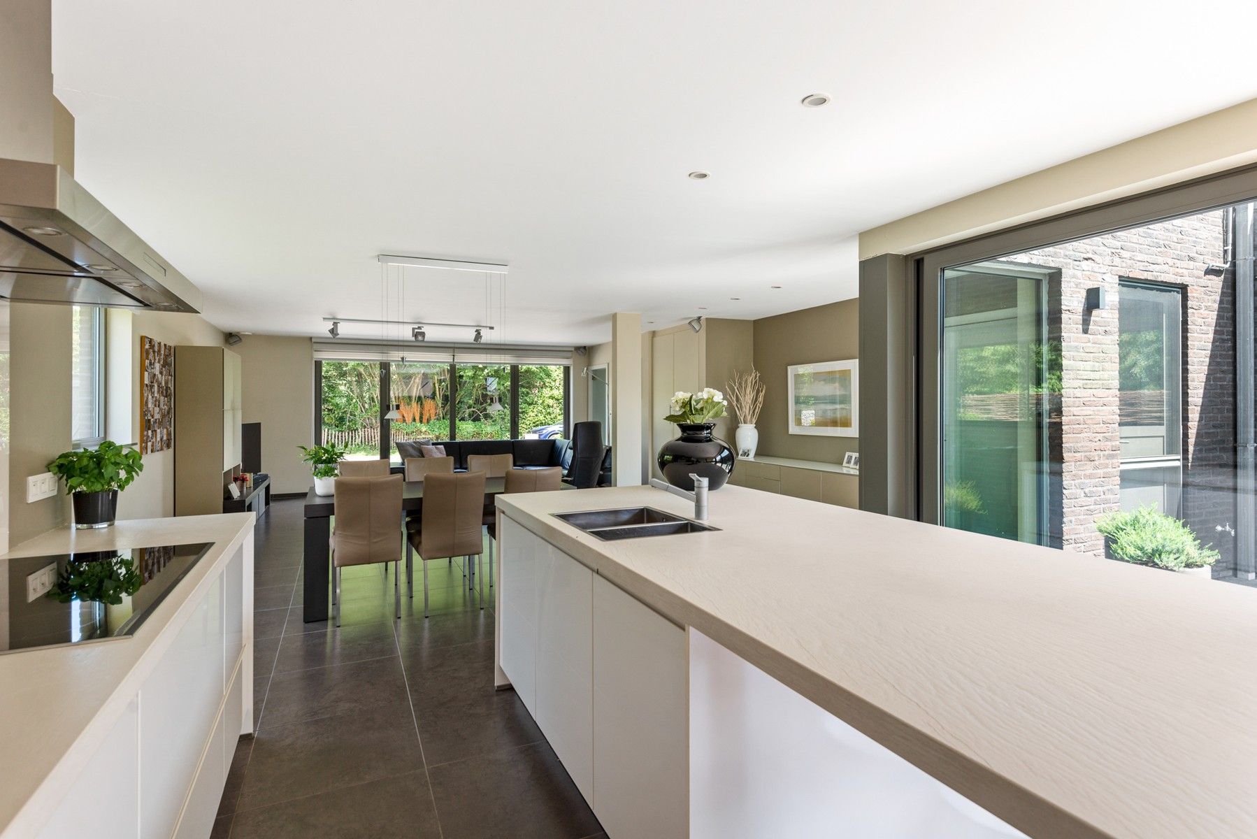 Prachtige woning op uitstekende ligging met garage foto 5