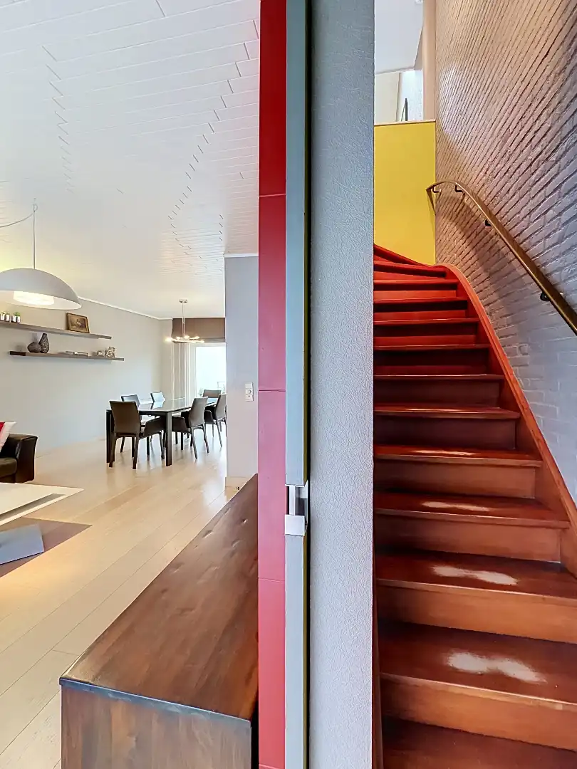 Instapklare bel-etage met drie slaapkamers, garage en zonnige buitenruimtes. foto 17