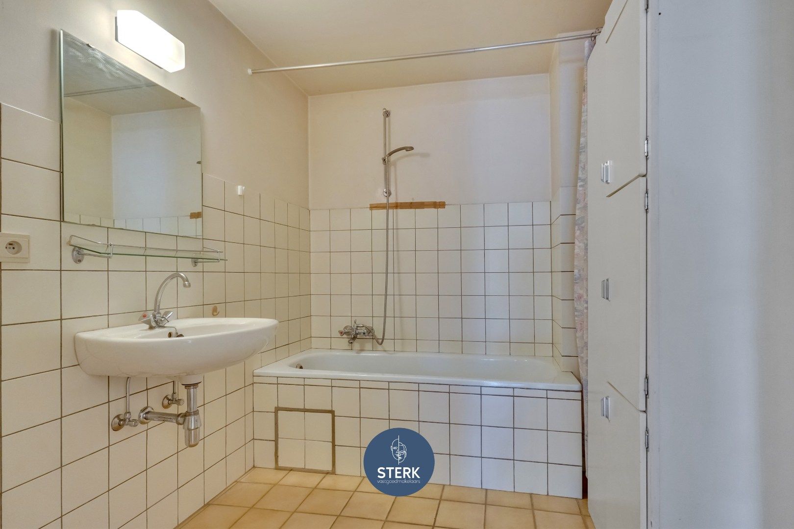 OP TE KNAPPEN GEZINSWONING MET VEEL POTENTIEEL NABIJ MAASTRICHT !  foto 14