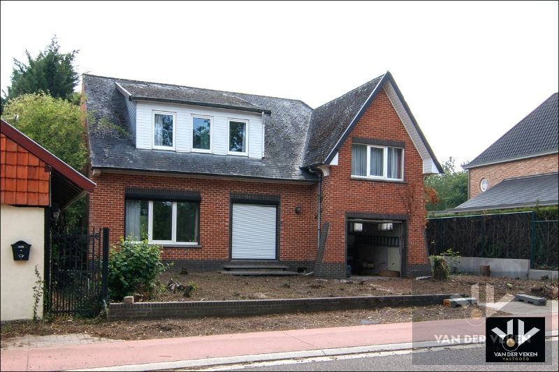 RUIME TE RENOVEREN WONING MET POTENTIEEL foto 2