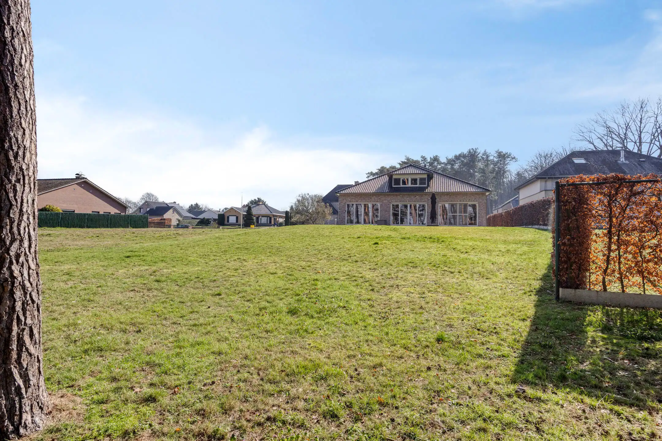 Vrijstaande, ruime villa (314m2) op een perceel van 30 are foto 30