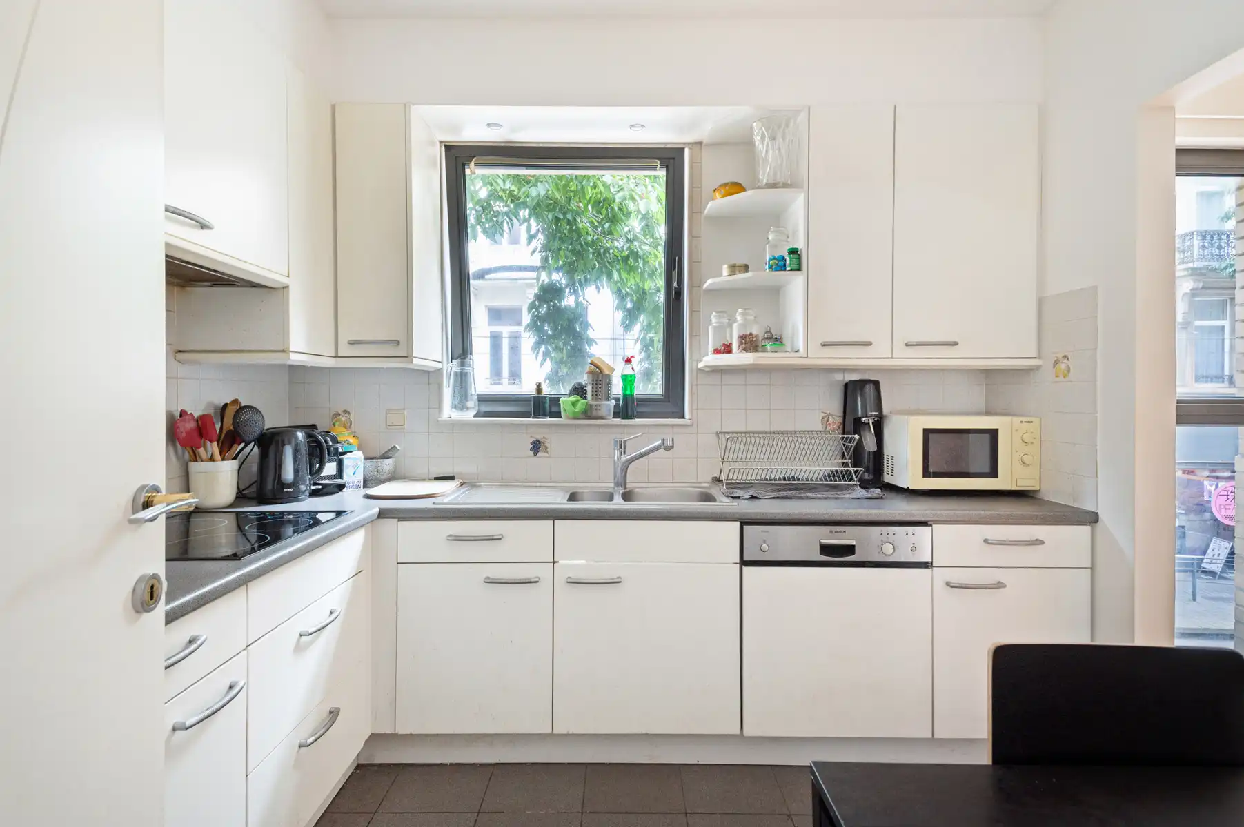 Wonen in de Nationalestraat, met terras en autostaanplaats foto 5